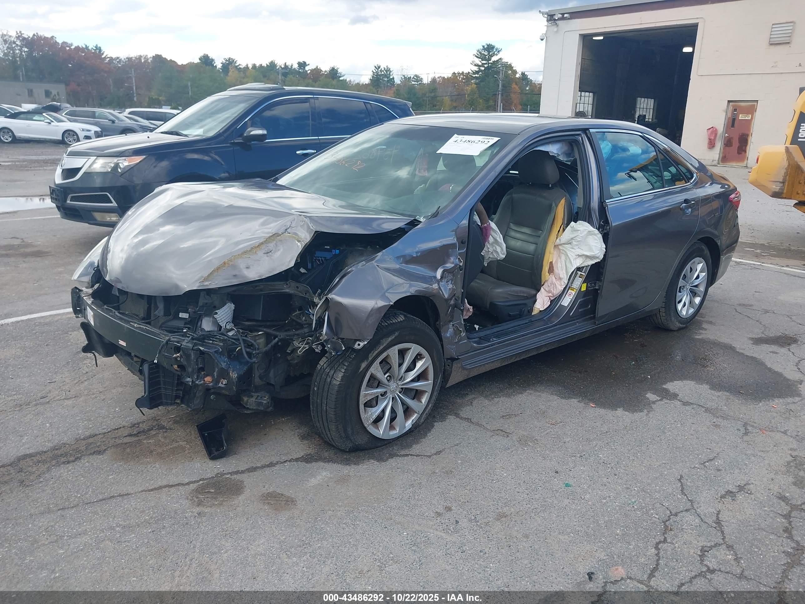 TOYOTA CAMRY image 2