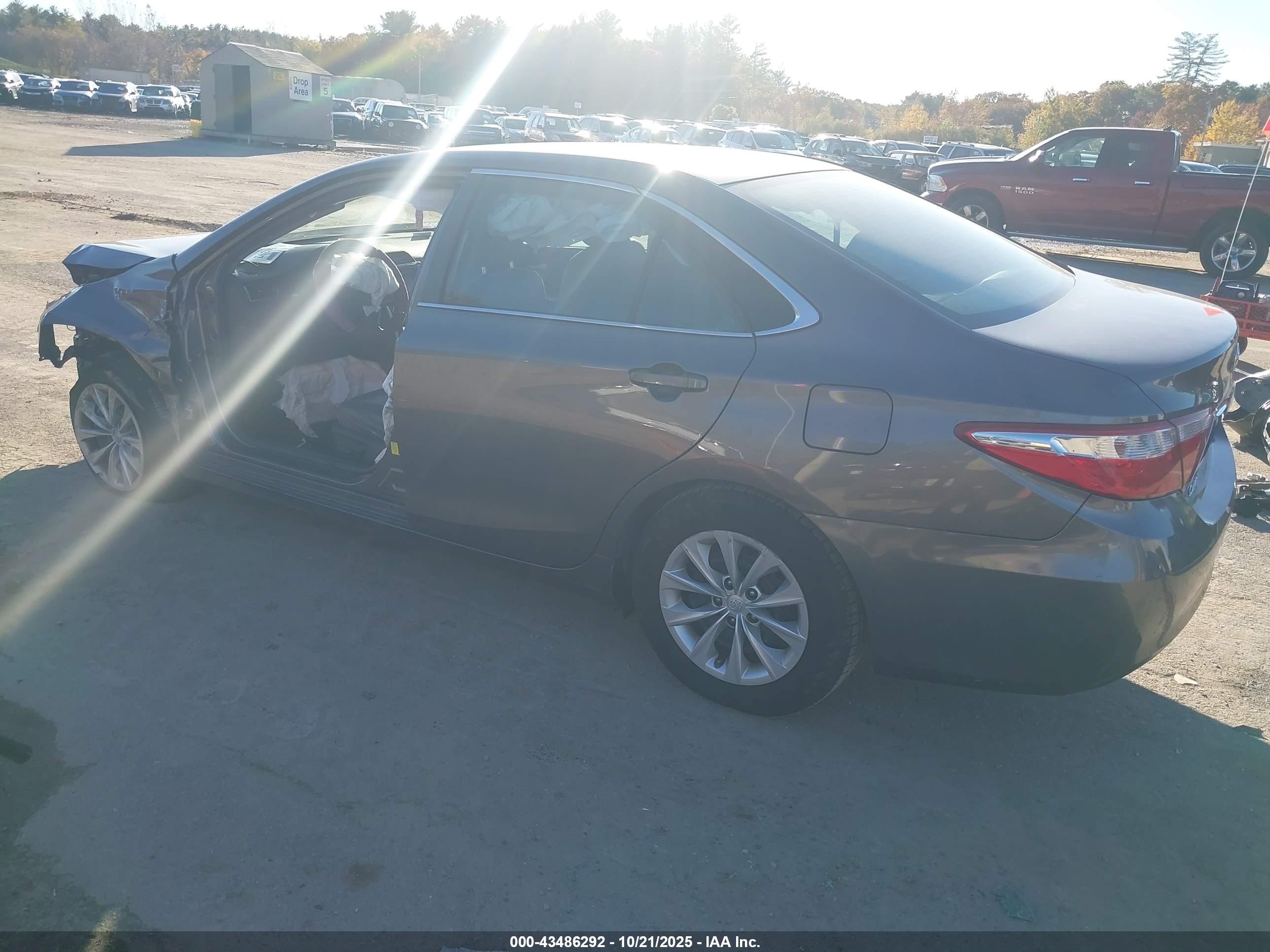 TOYOTA CAMRY image 3