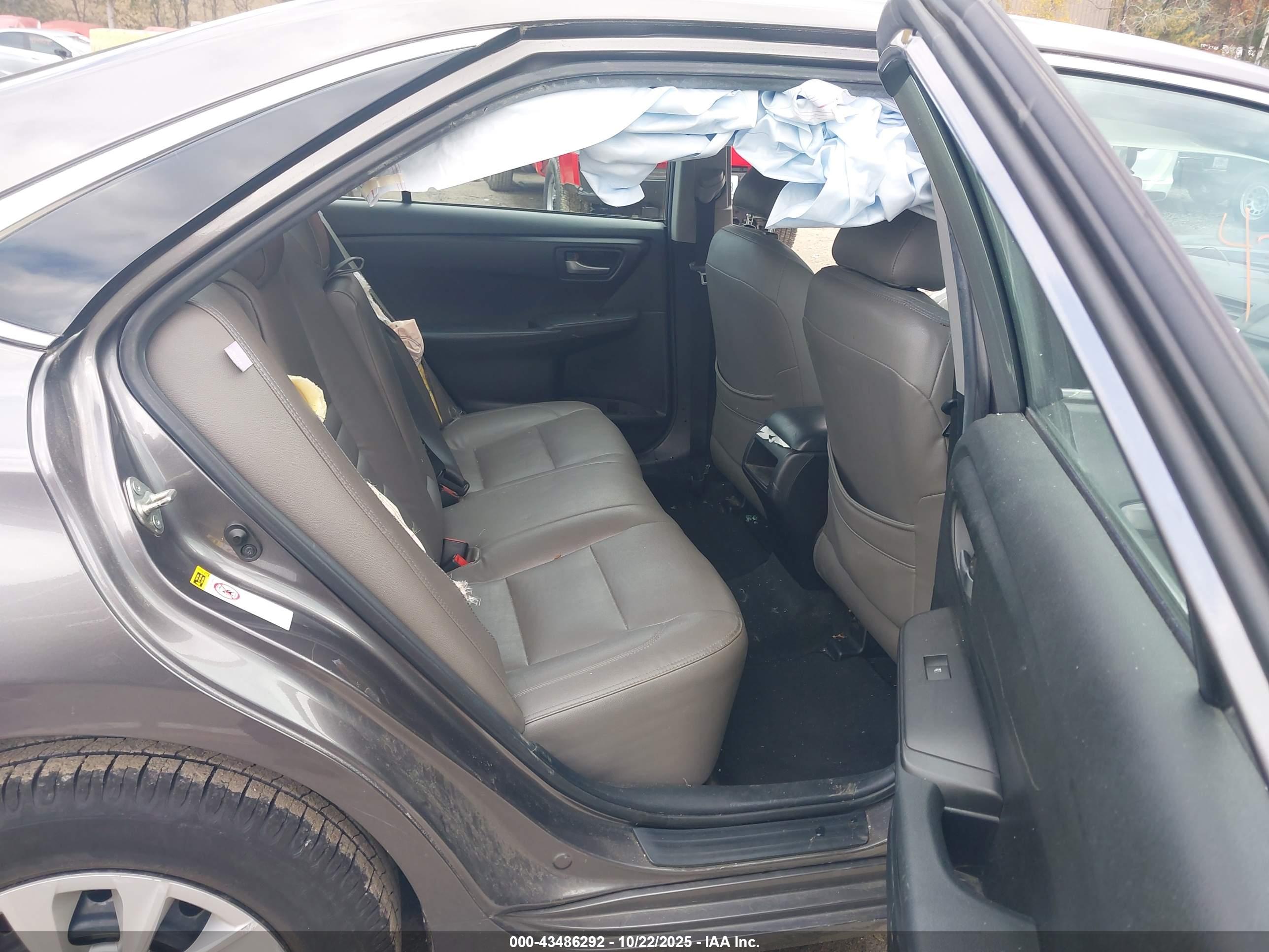 TOYOTA CAMRY image 8