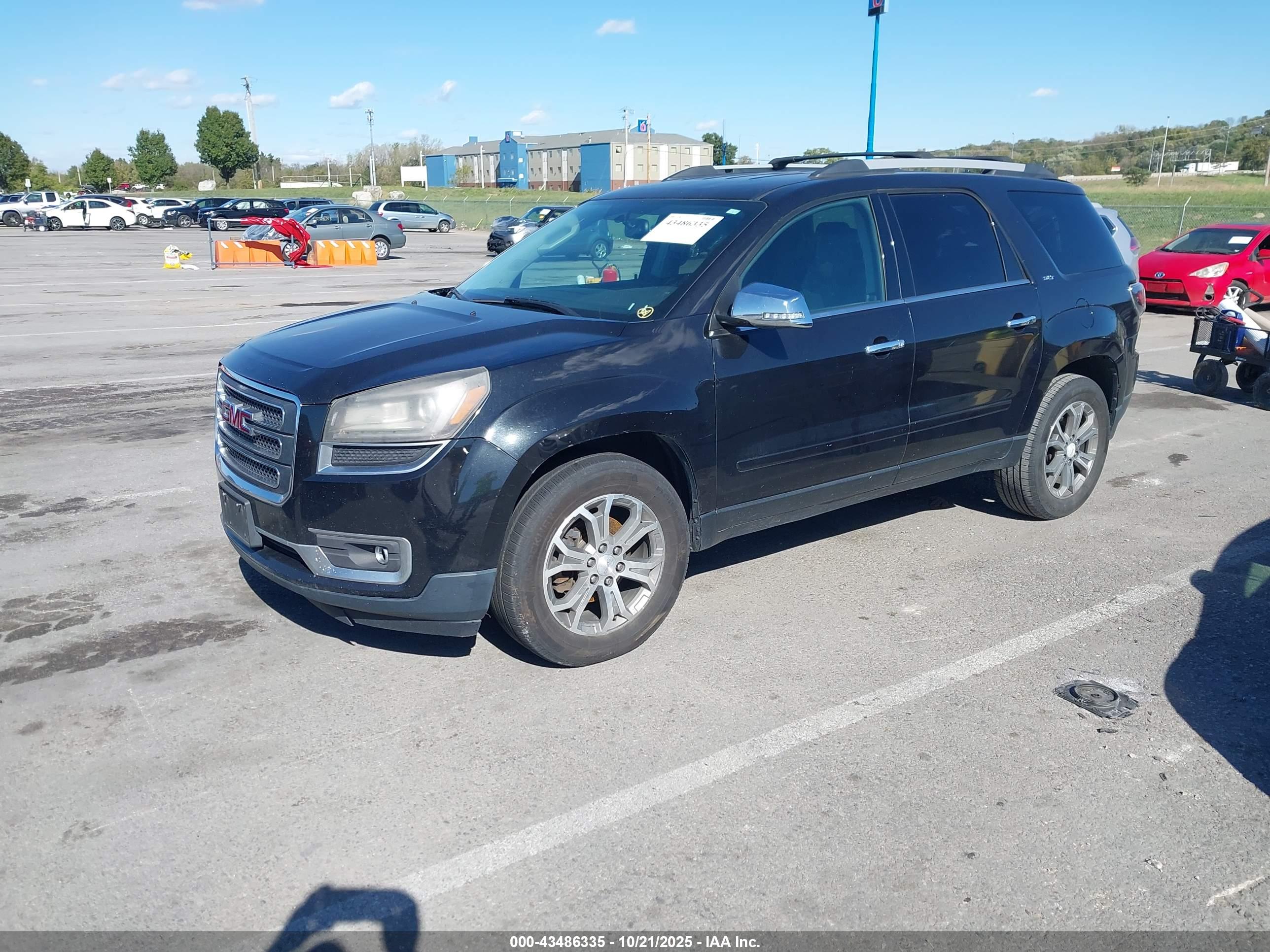 GMC ACADIA image 2