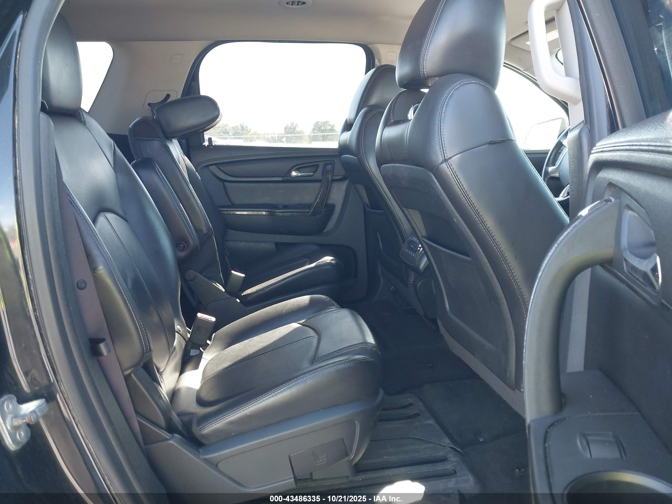 GMC ACADIA image 8