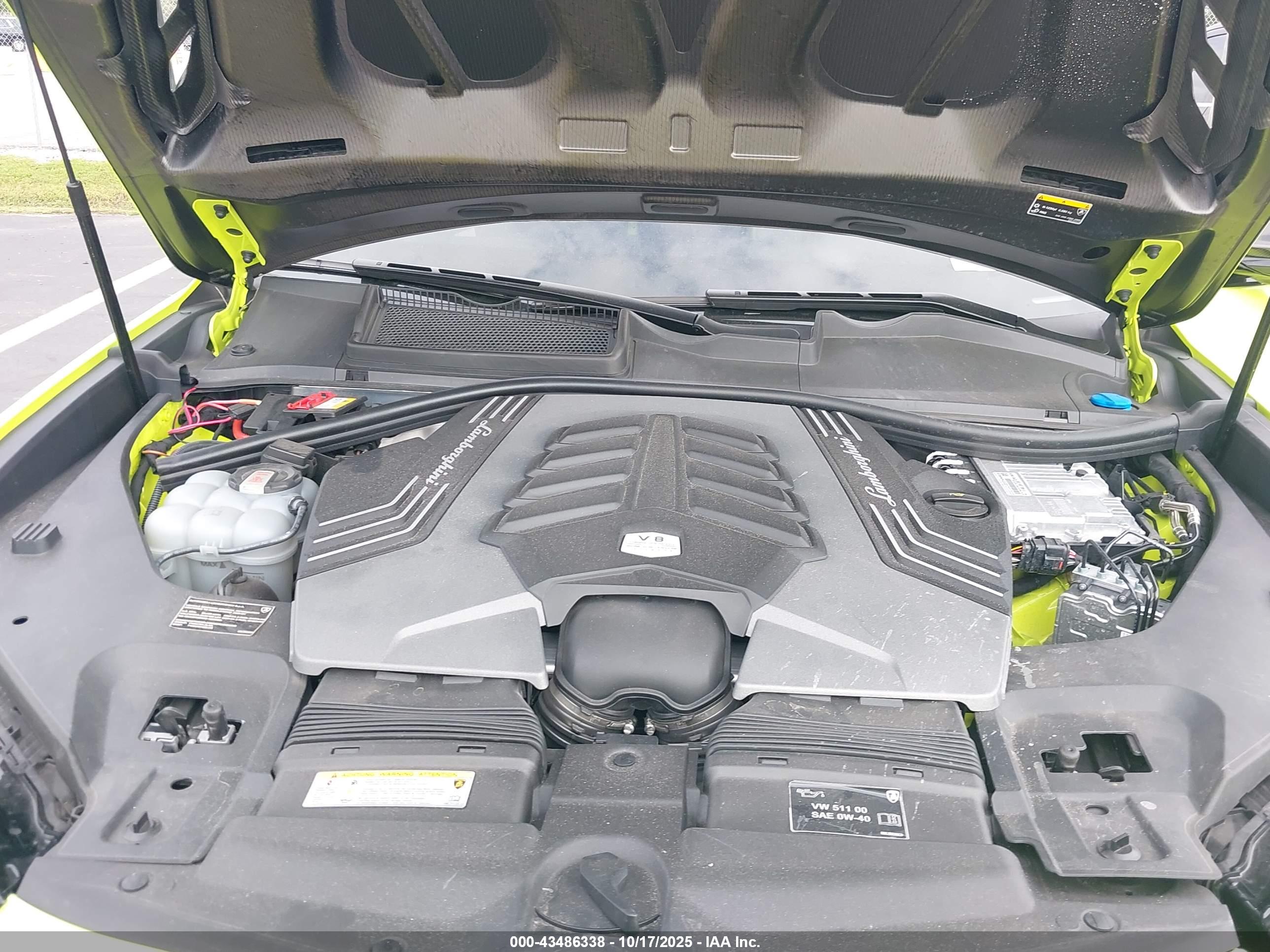 LAMBORGHINI URUS image 10