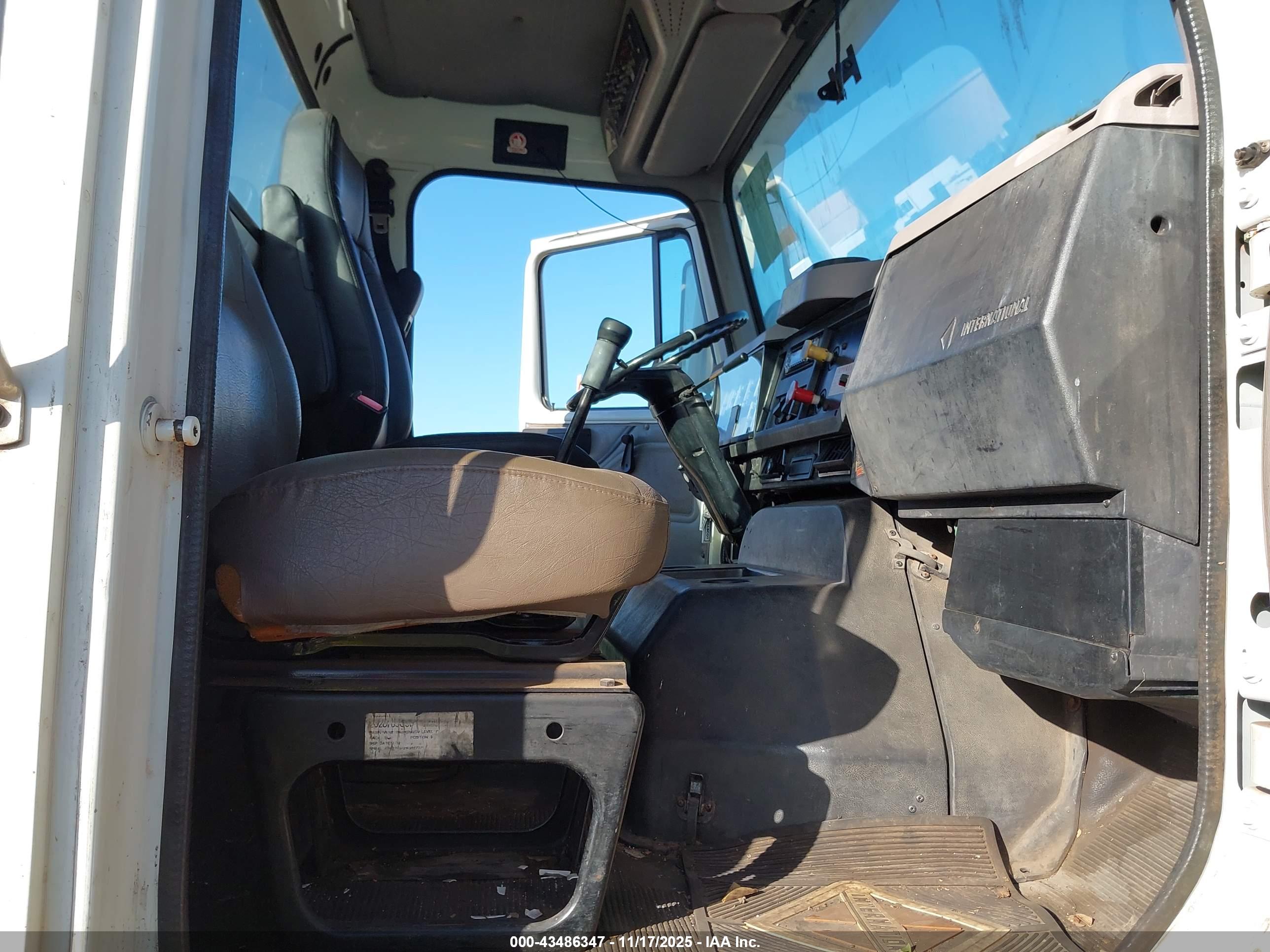 INTERNATIONAL 8000 image 7