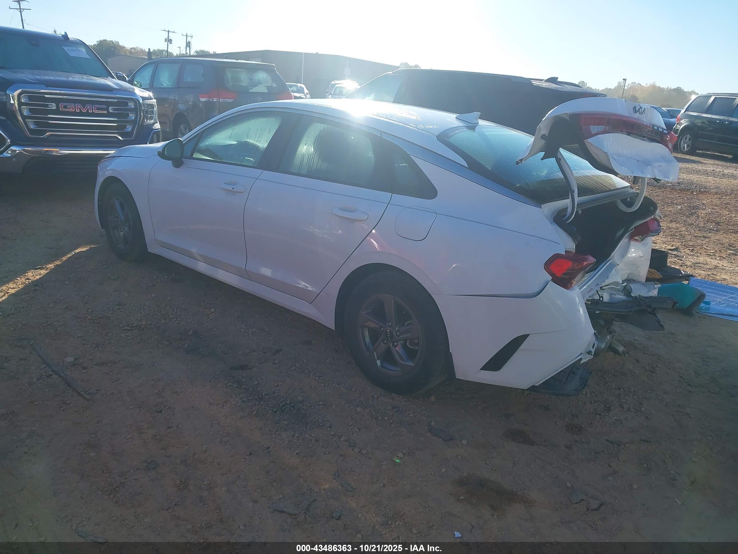 KIA K5 image 3
