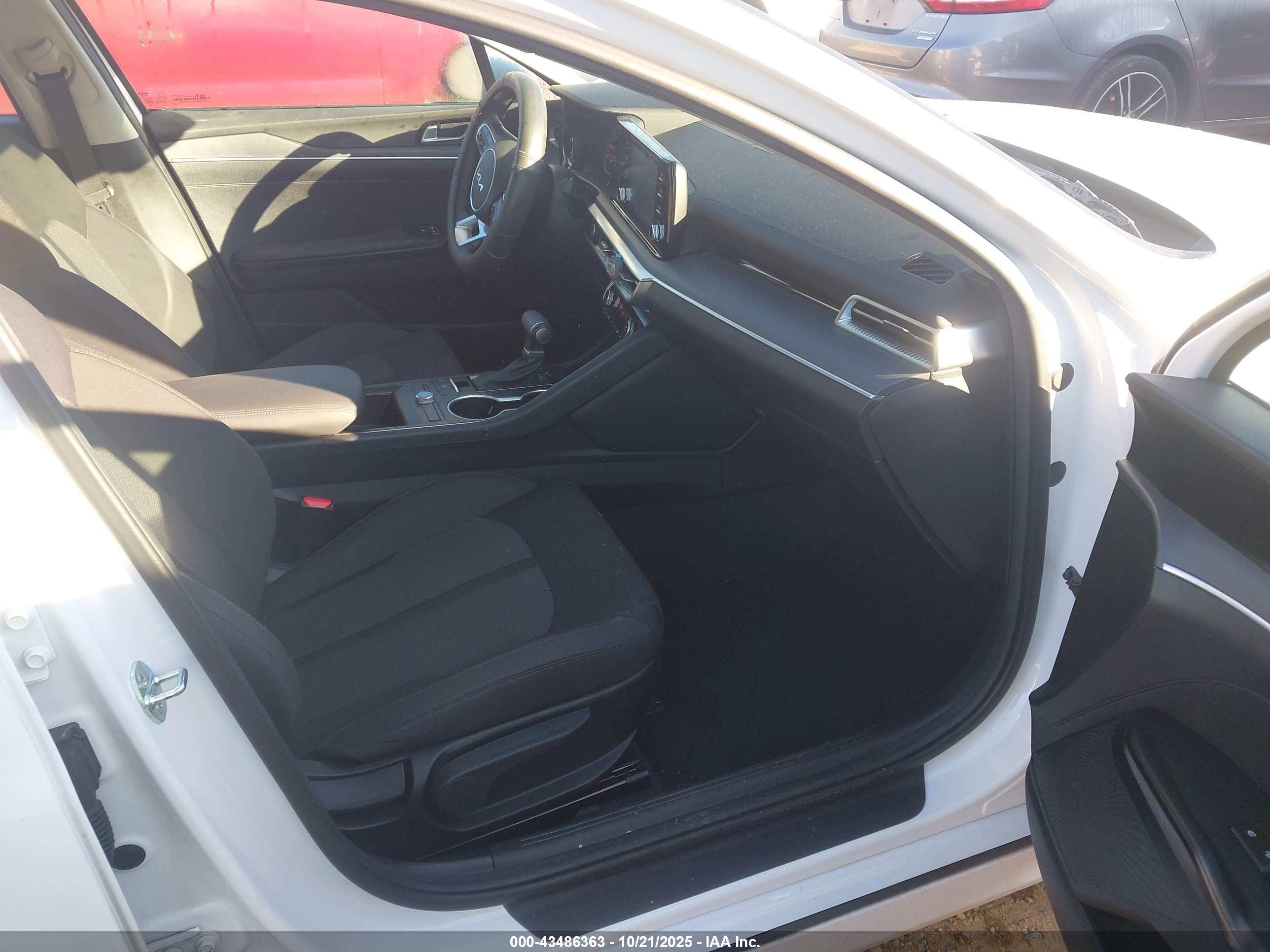 KIA K5 image 5