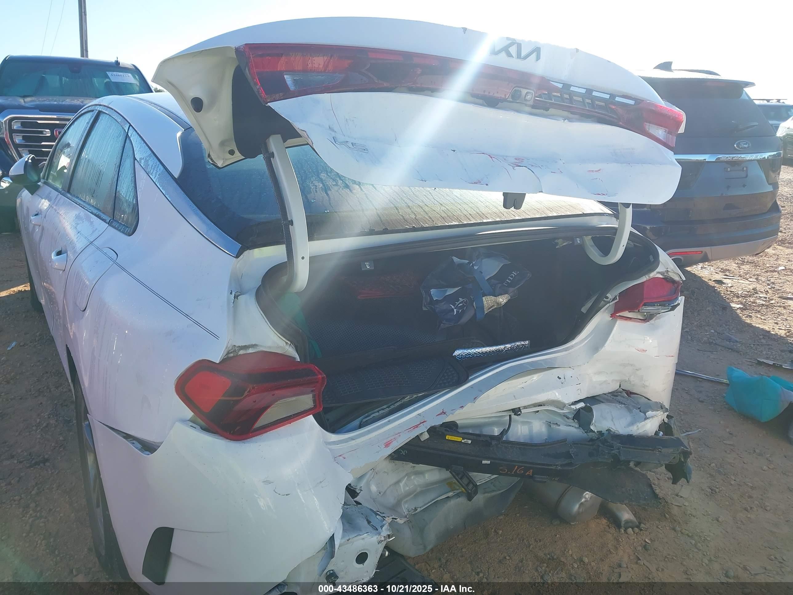 KIA K5 image 6