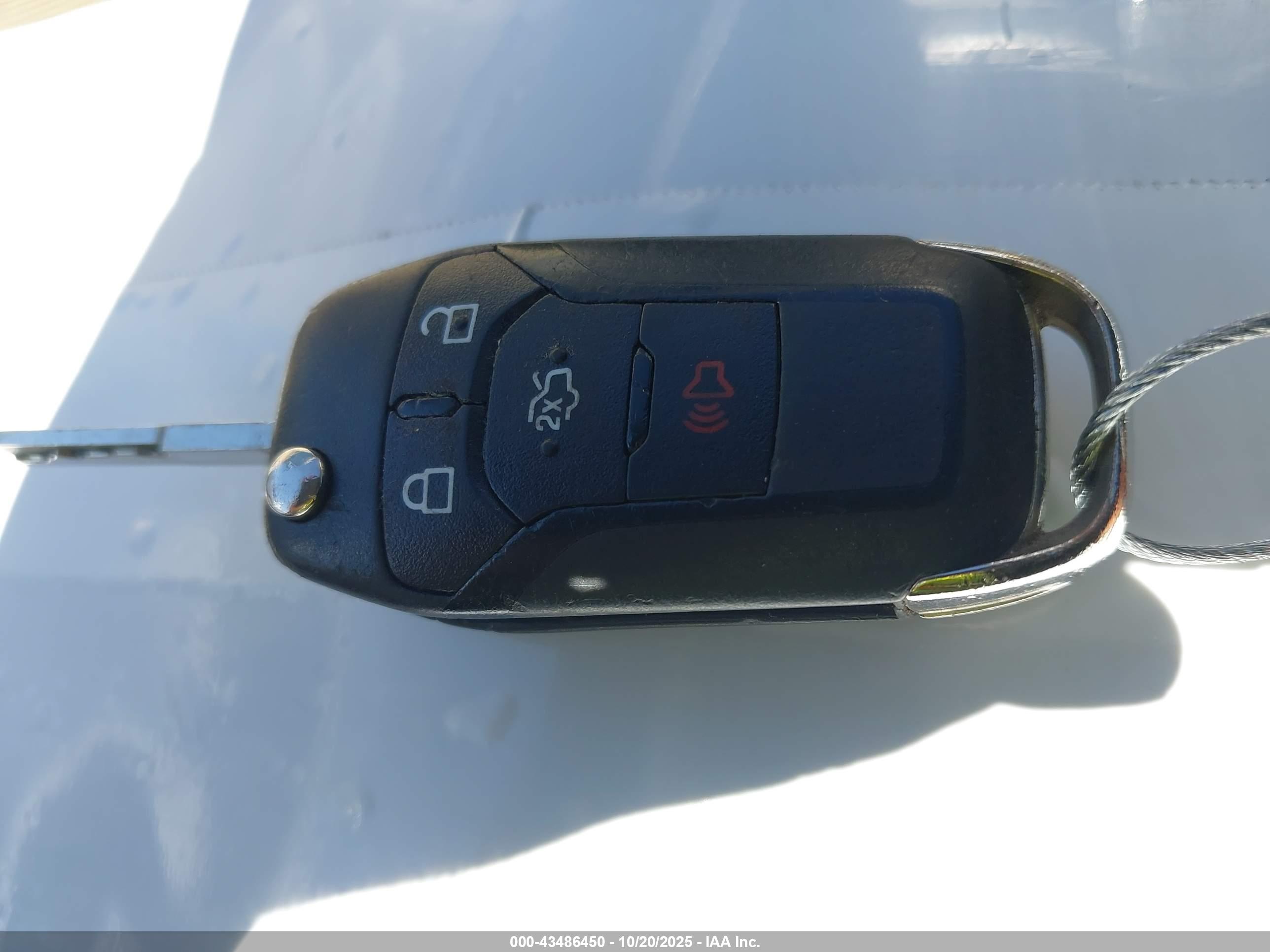FORD FUSION image 11