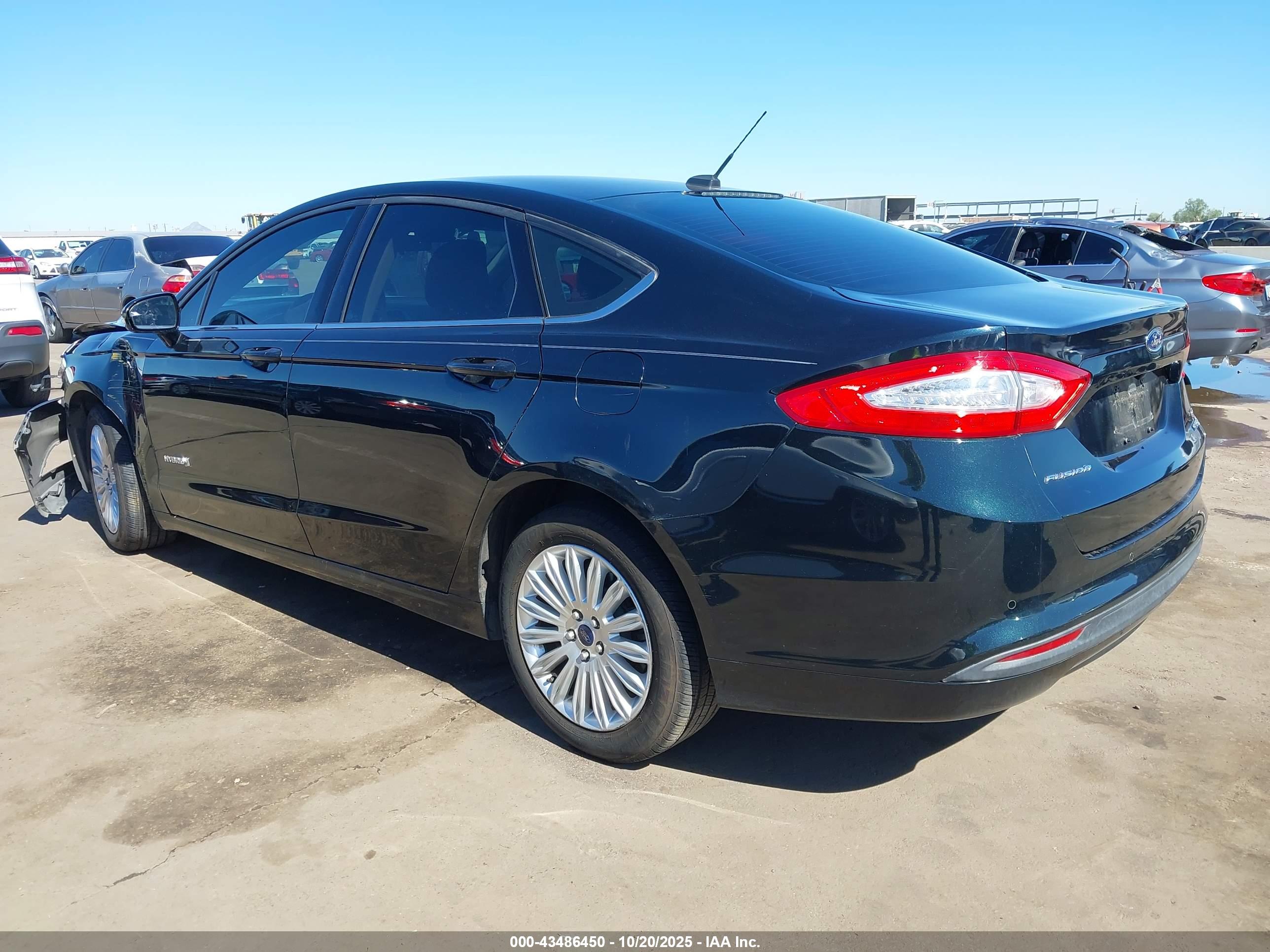 FORD FUSION image 3