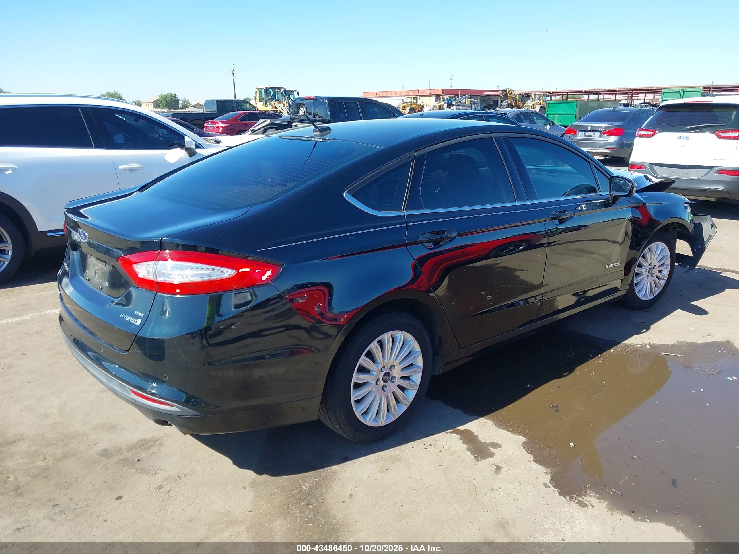 FORD FUSION image 4