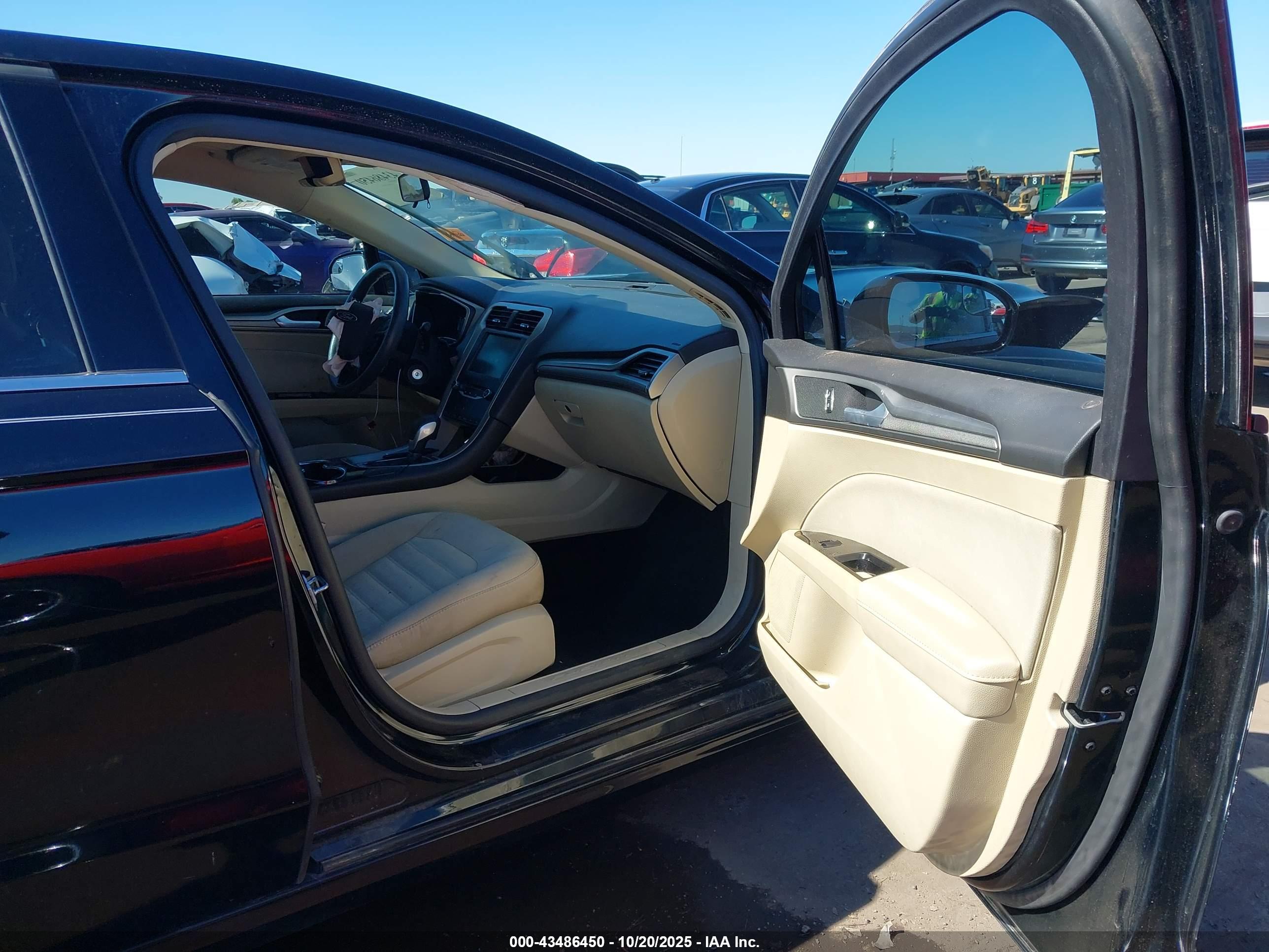 FORD FUSION image 5