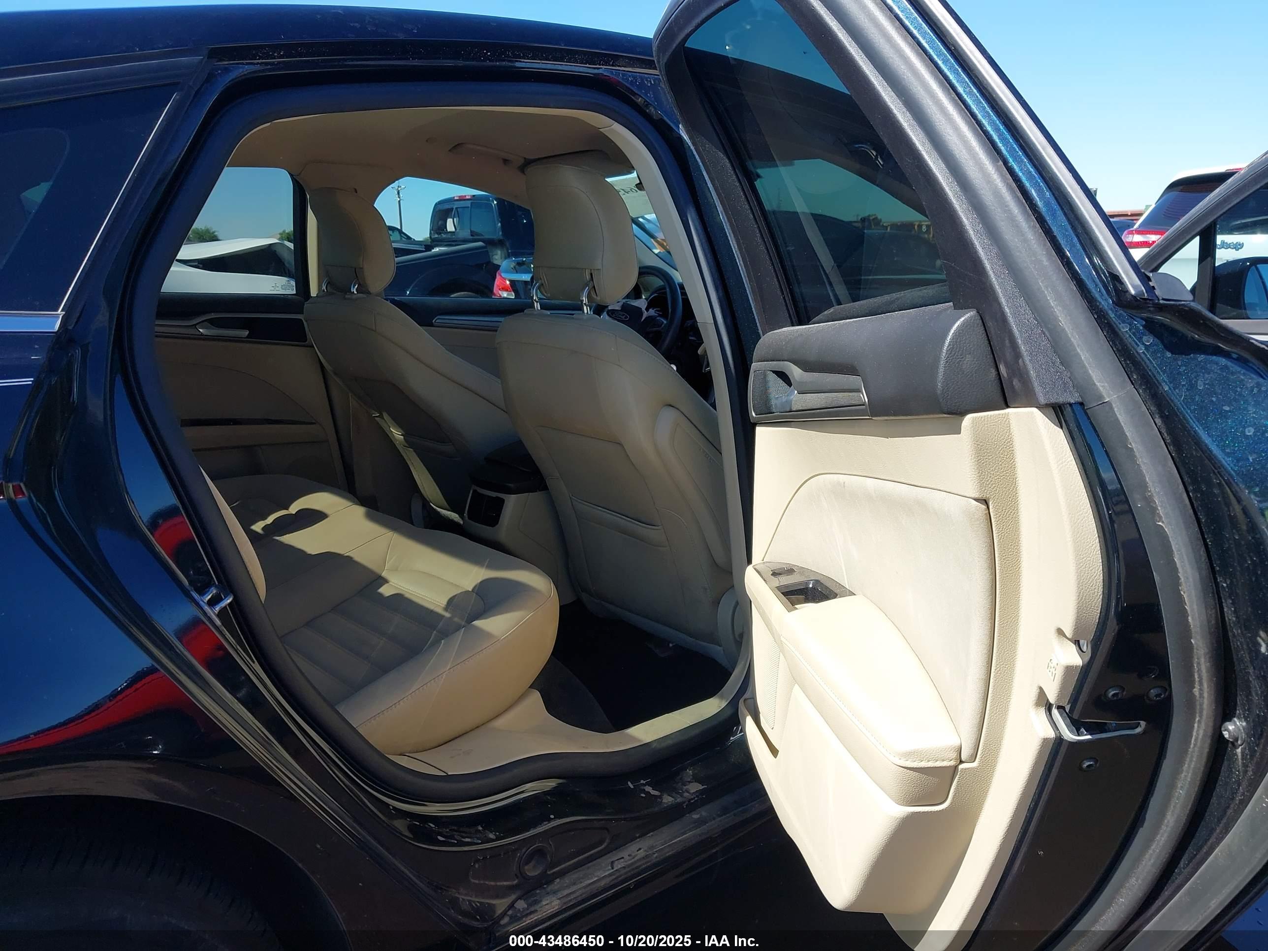 FORD FUSION image 8