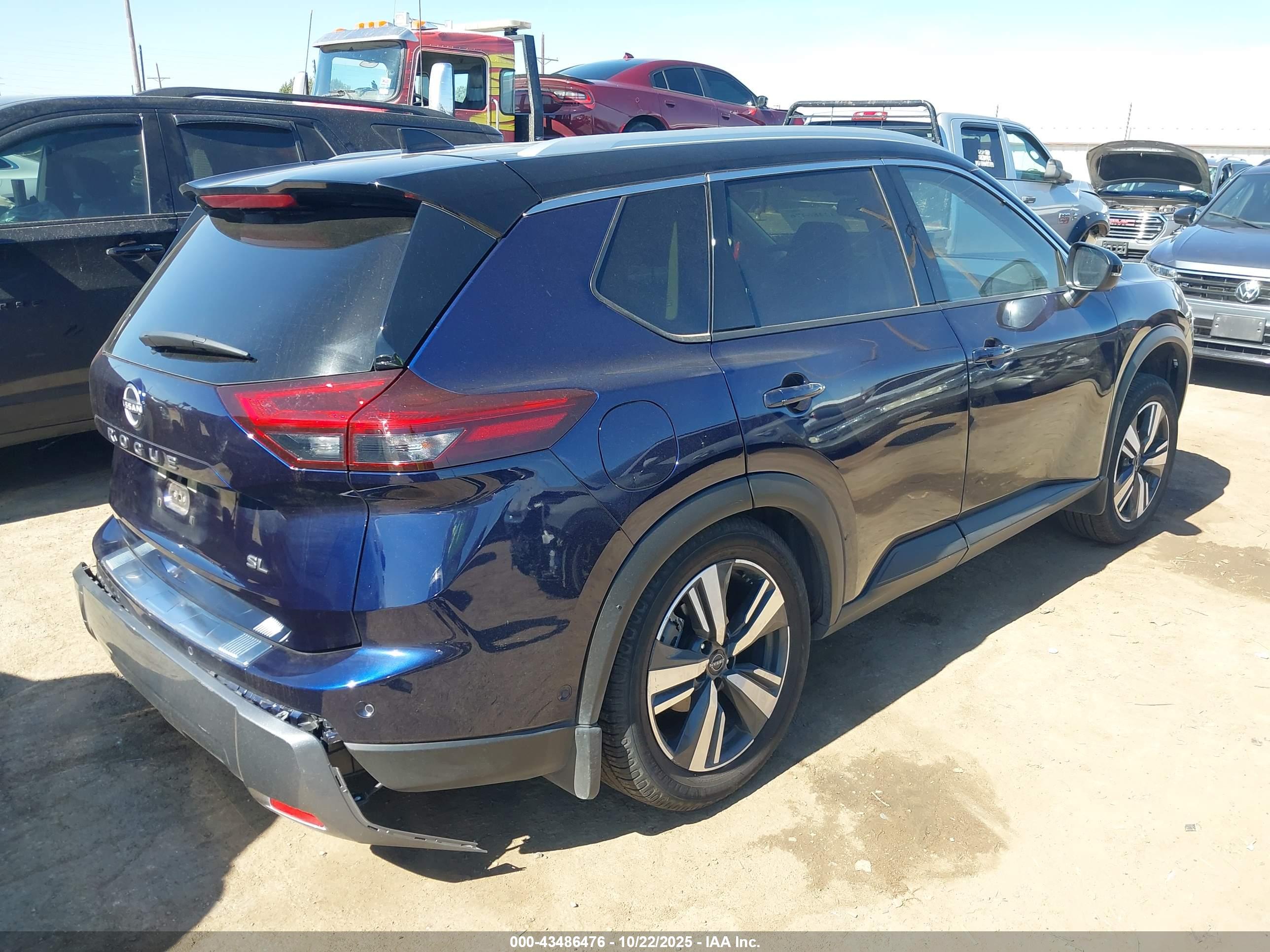 NISSAN ROGUE image 4