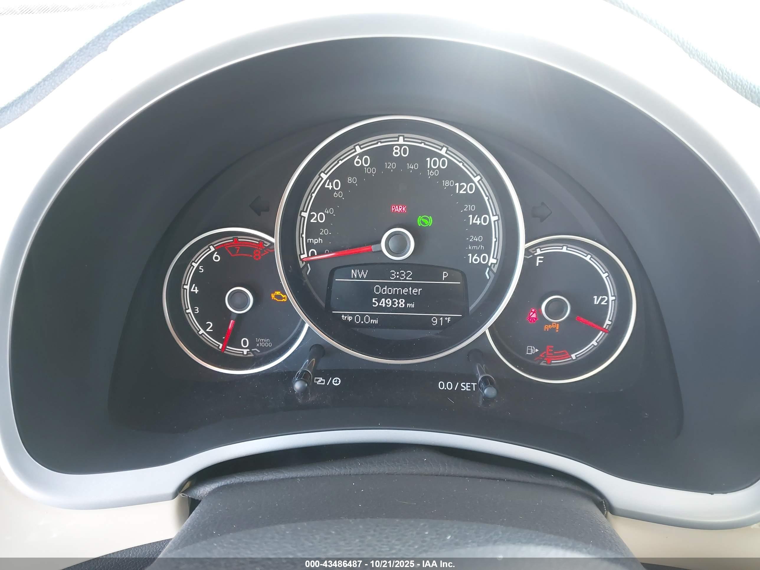 VOLKSWAGEN BEETLE image 7