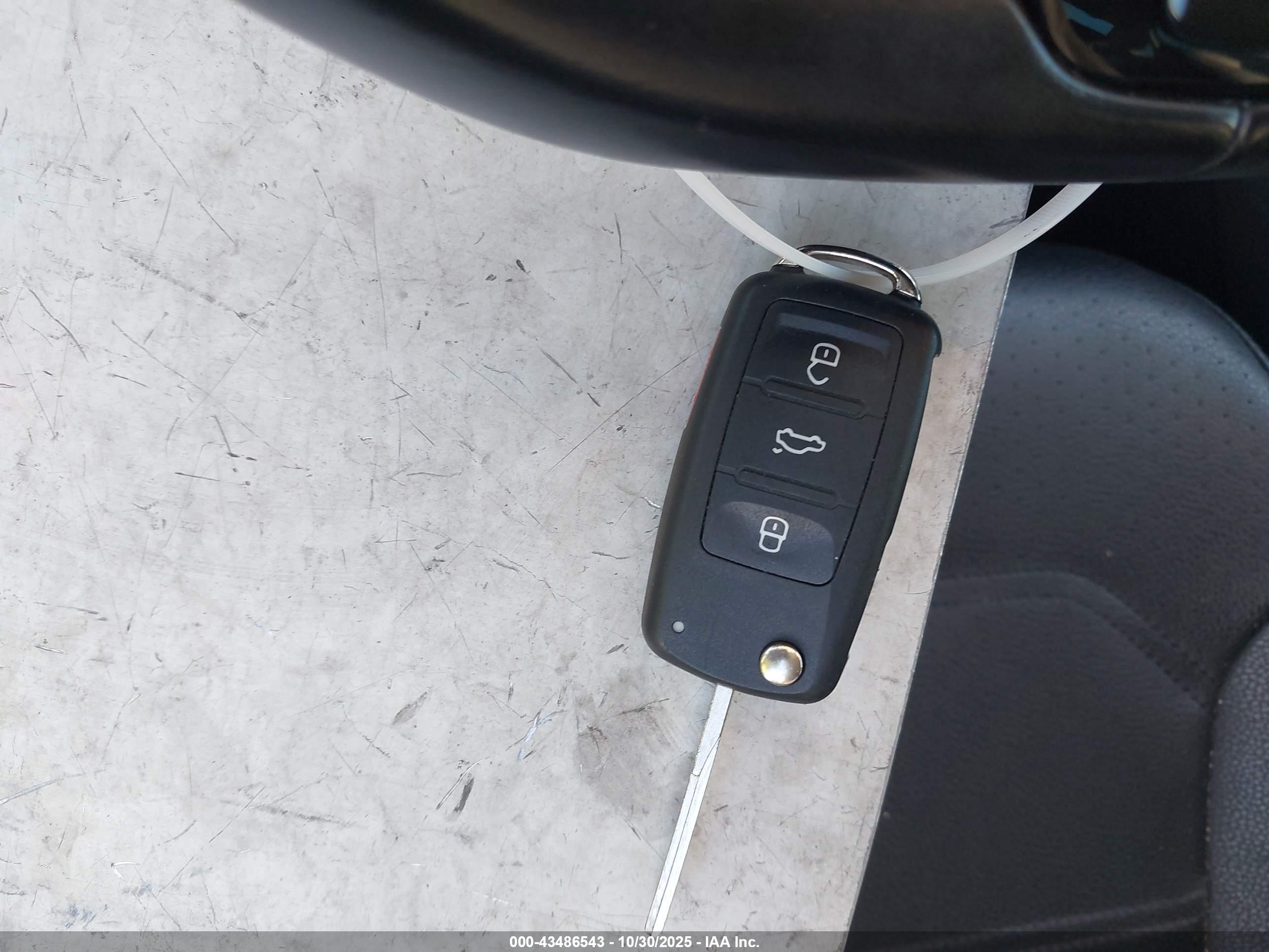 VOLKSWAGEN PASSAT image 11