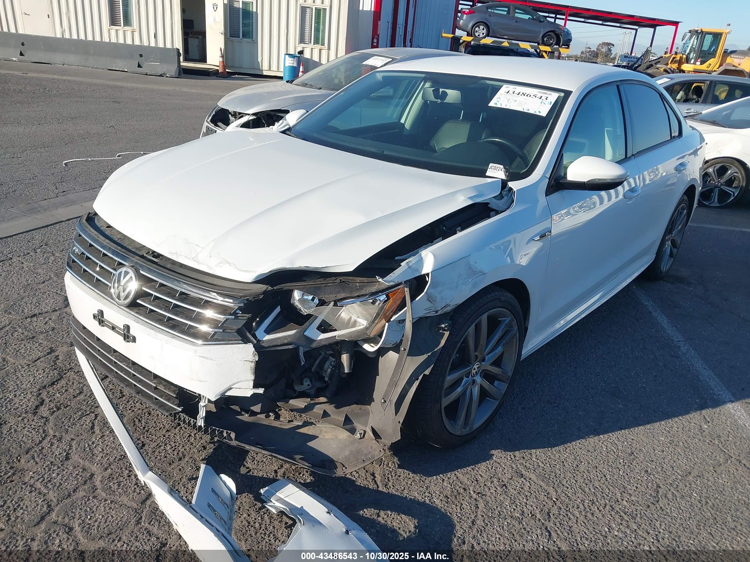 VOLKSWAGEN PASSAT image 2
