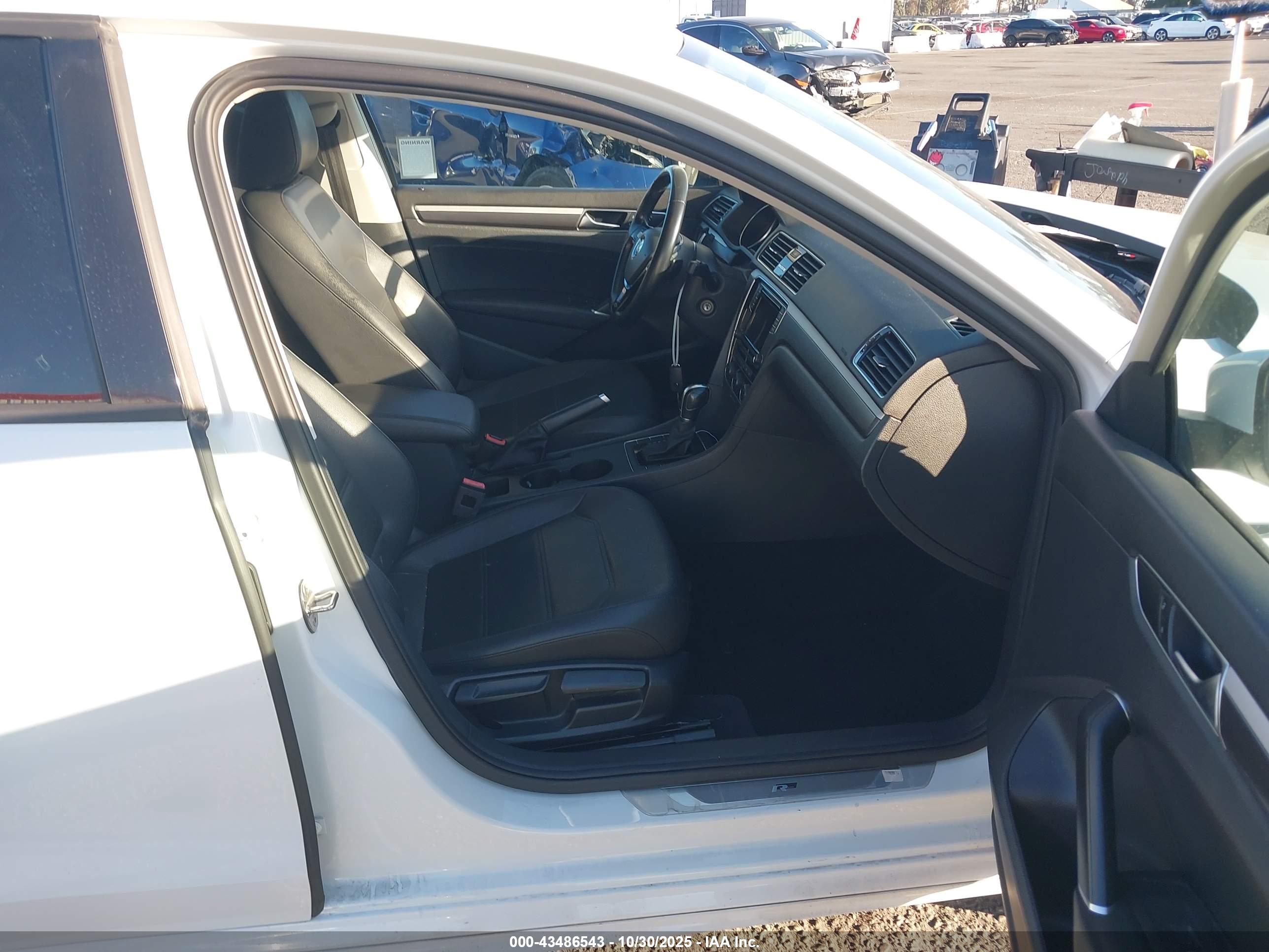 VOLKSWAGEN PASSAT image 5
