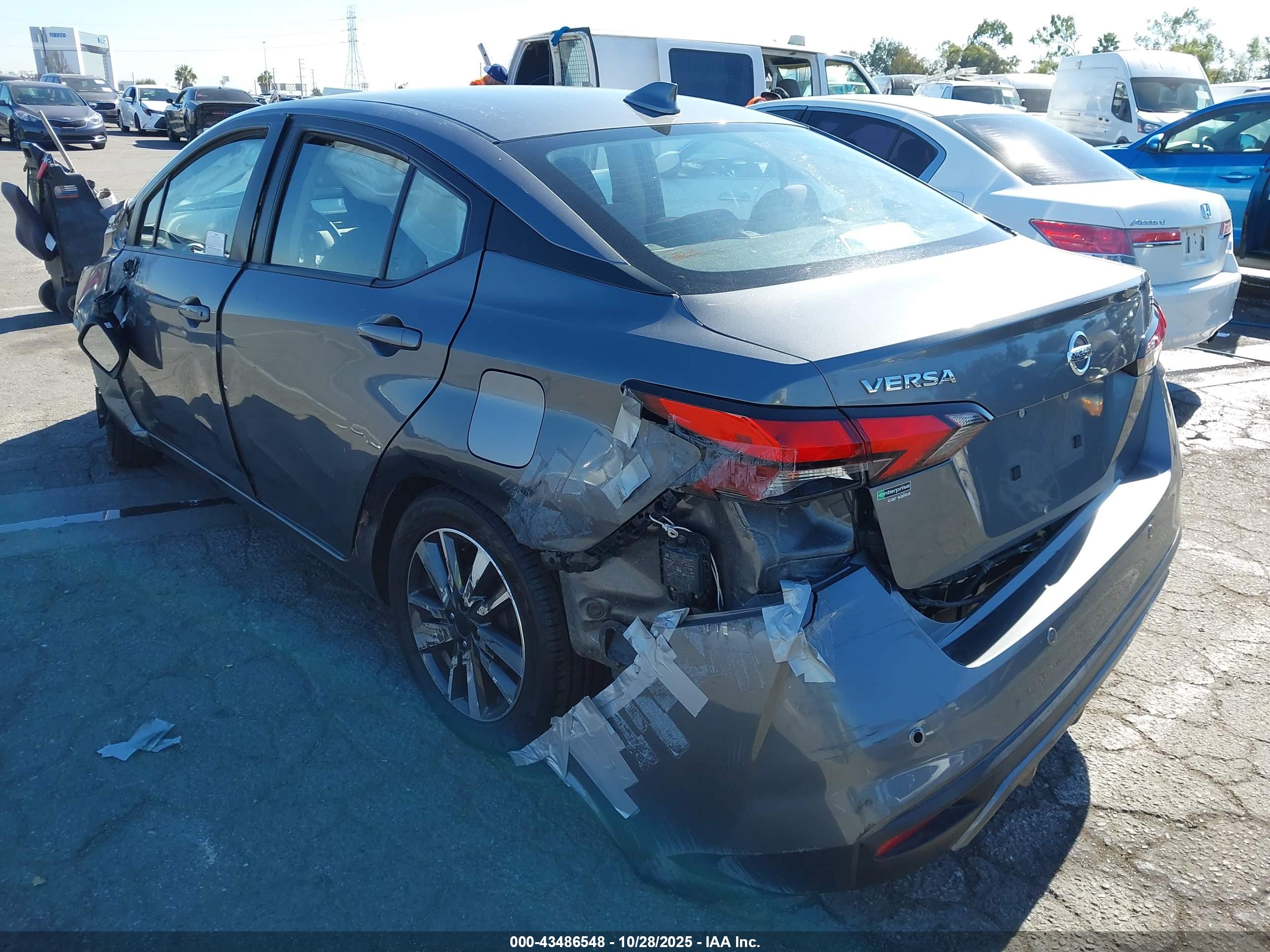 NISSAN VERSA image 3