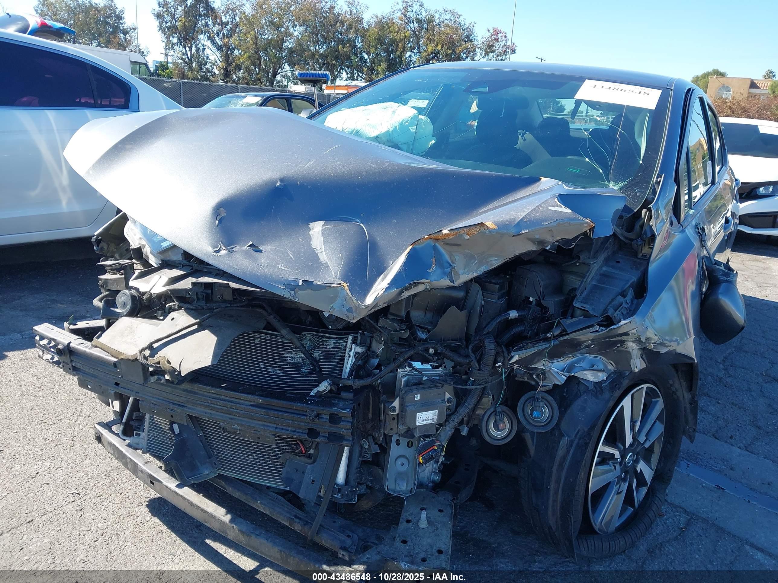 NISSAN VERSA image 6