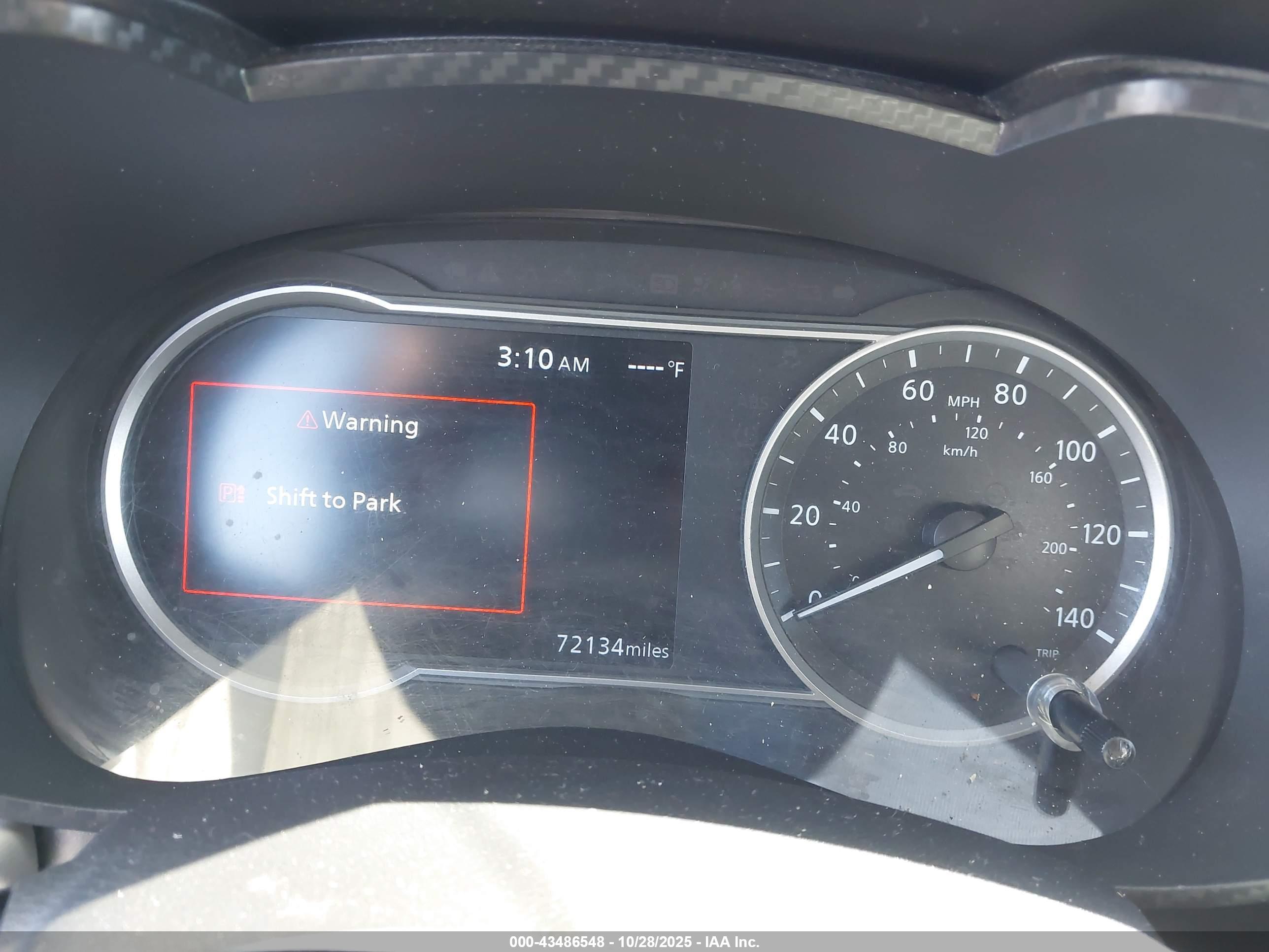 NISSAN VERSA image 7