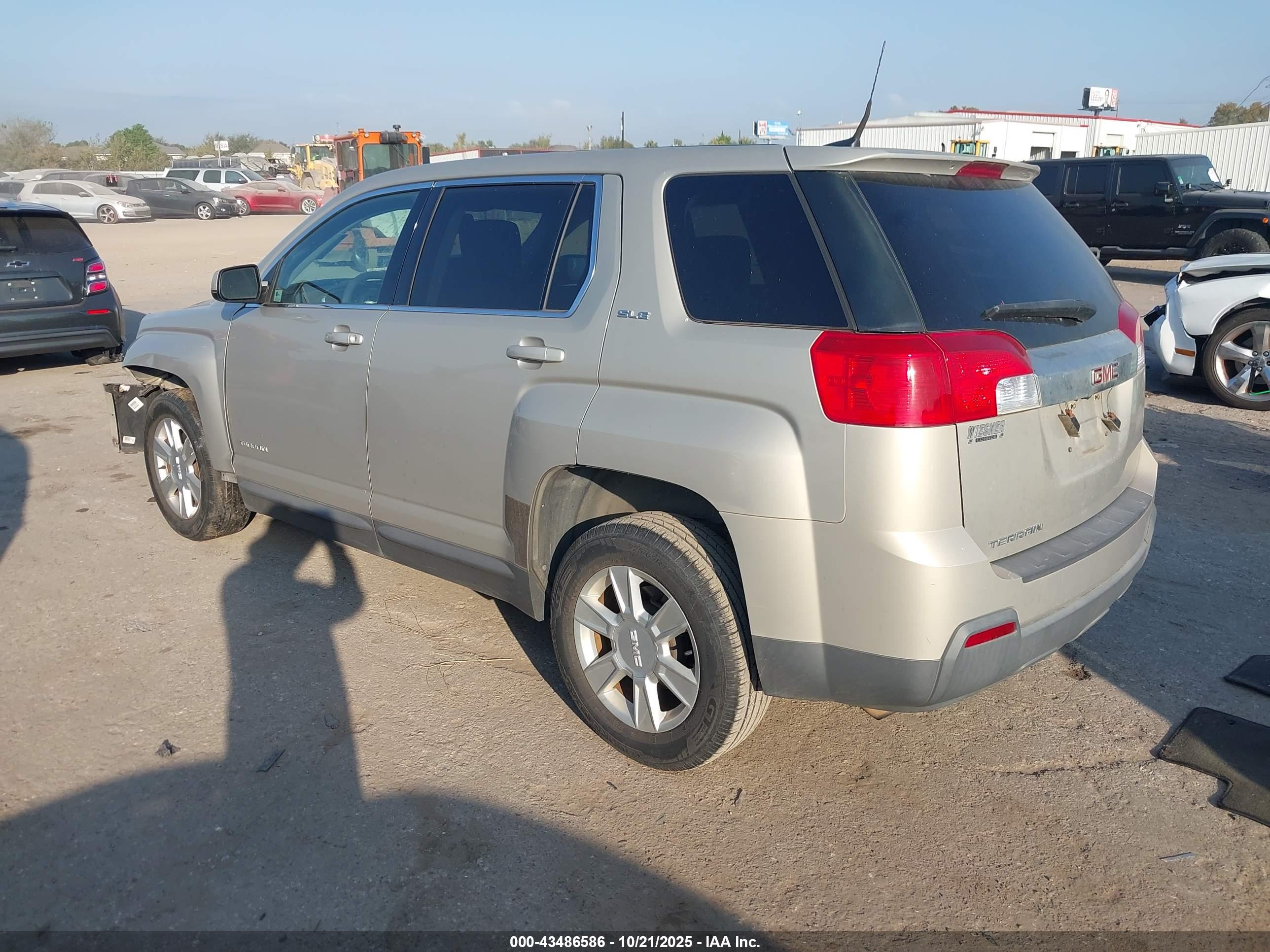 GMC TERRAIN image 3