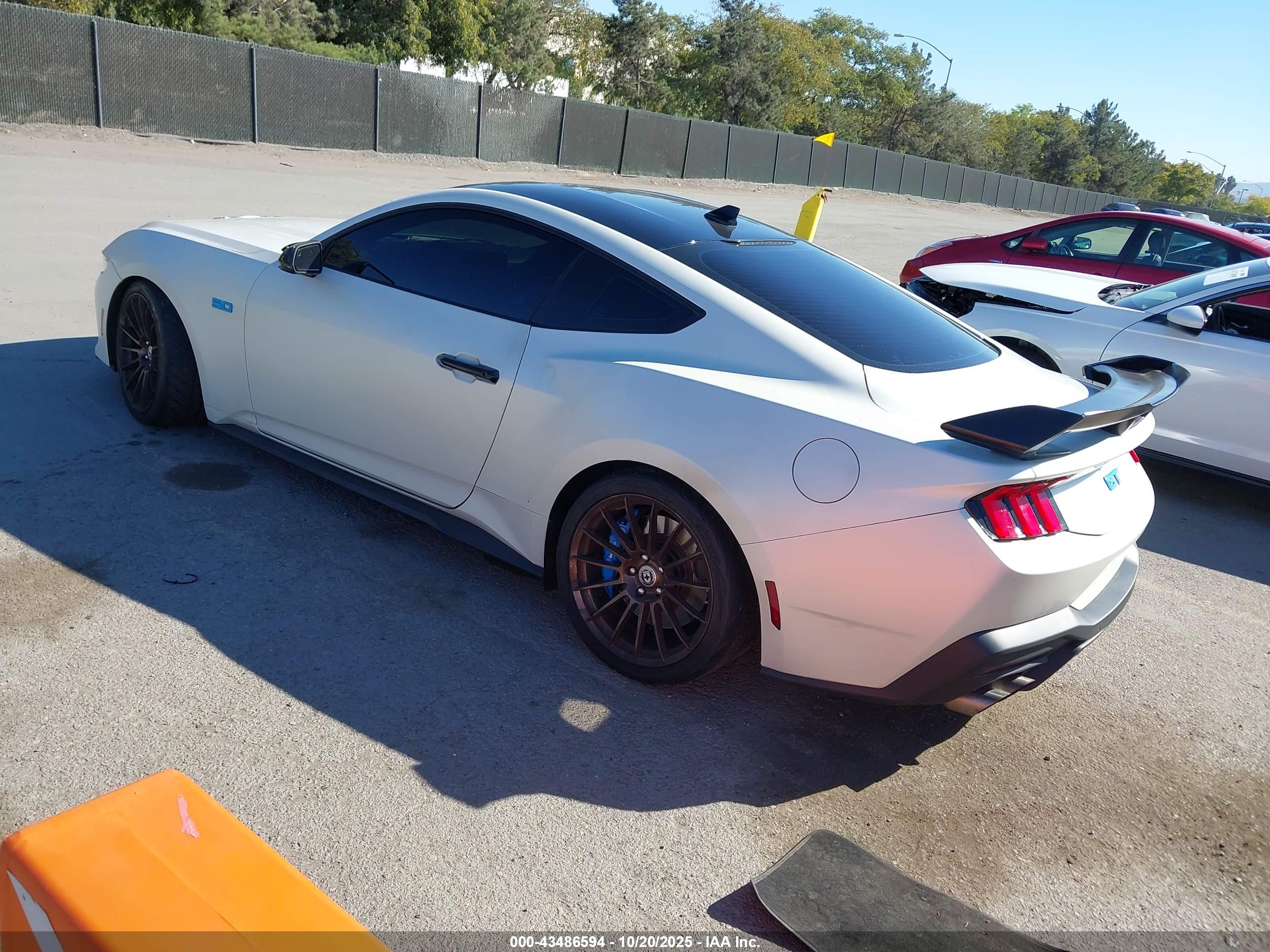 FORD MUSTANG image 3