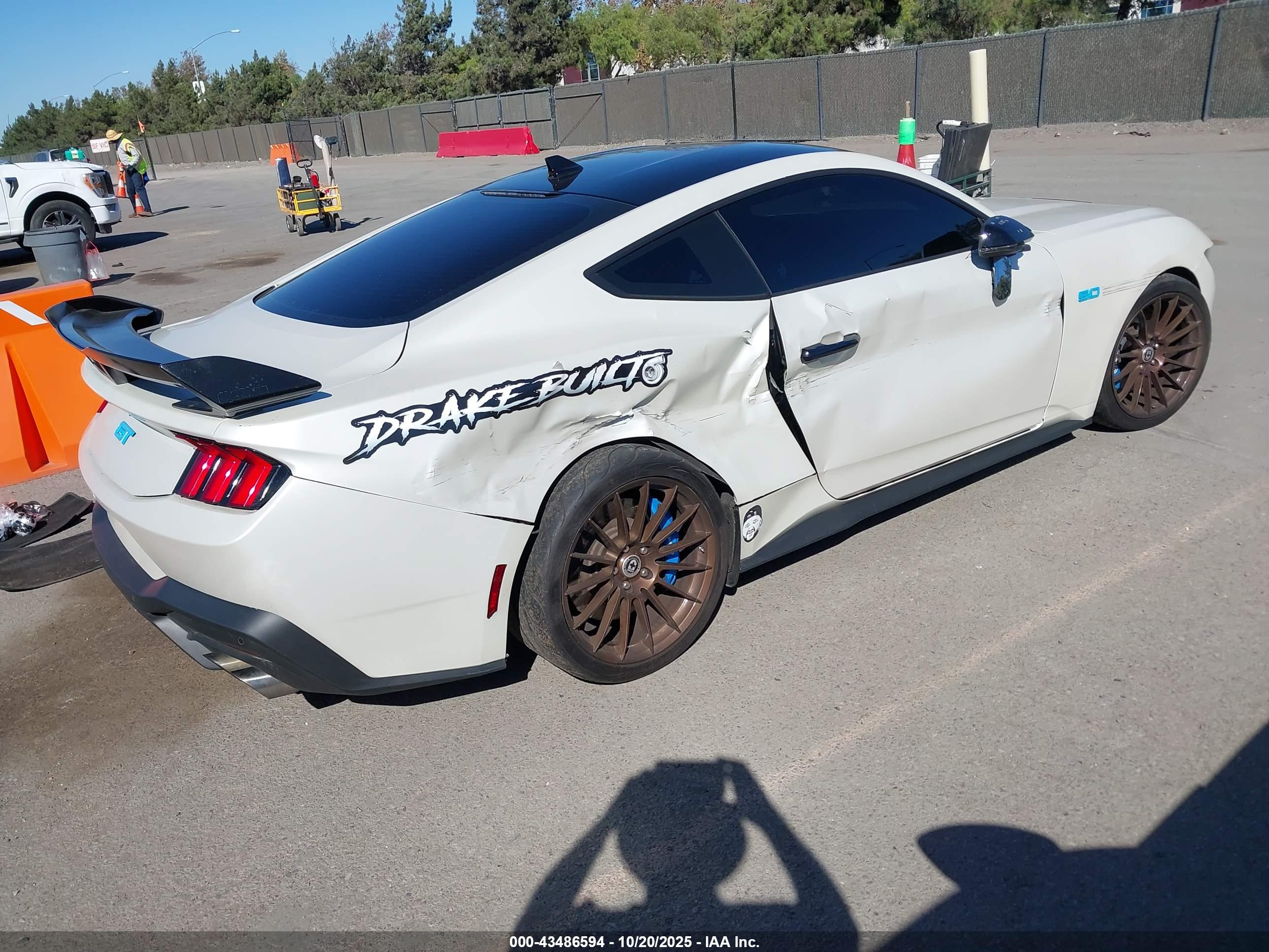 FORD MUSTANG image 4