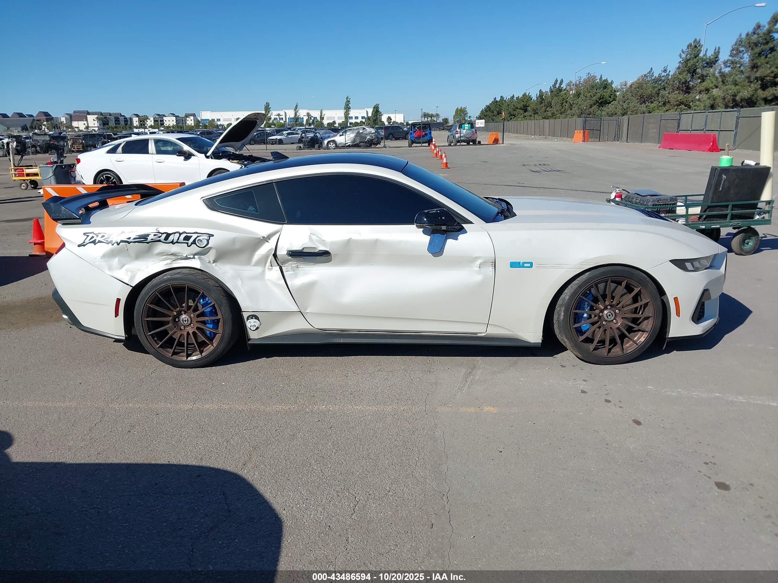 FORD MUSTANG image 6