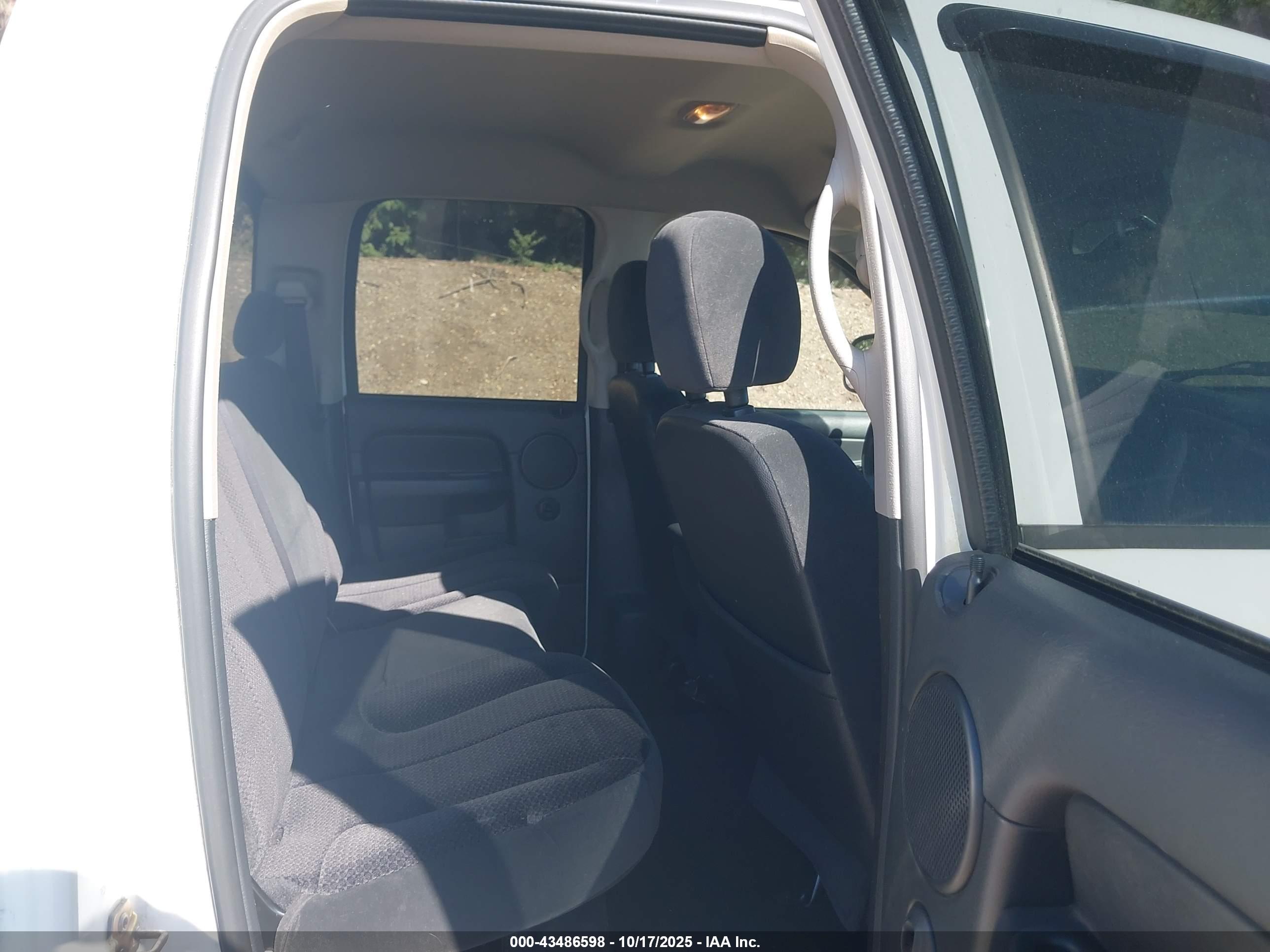 DODGE RAM image 8