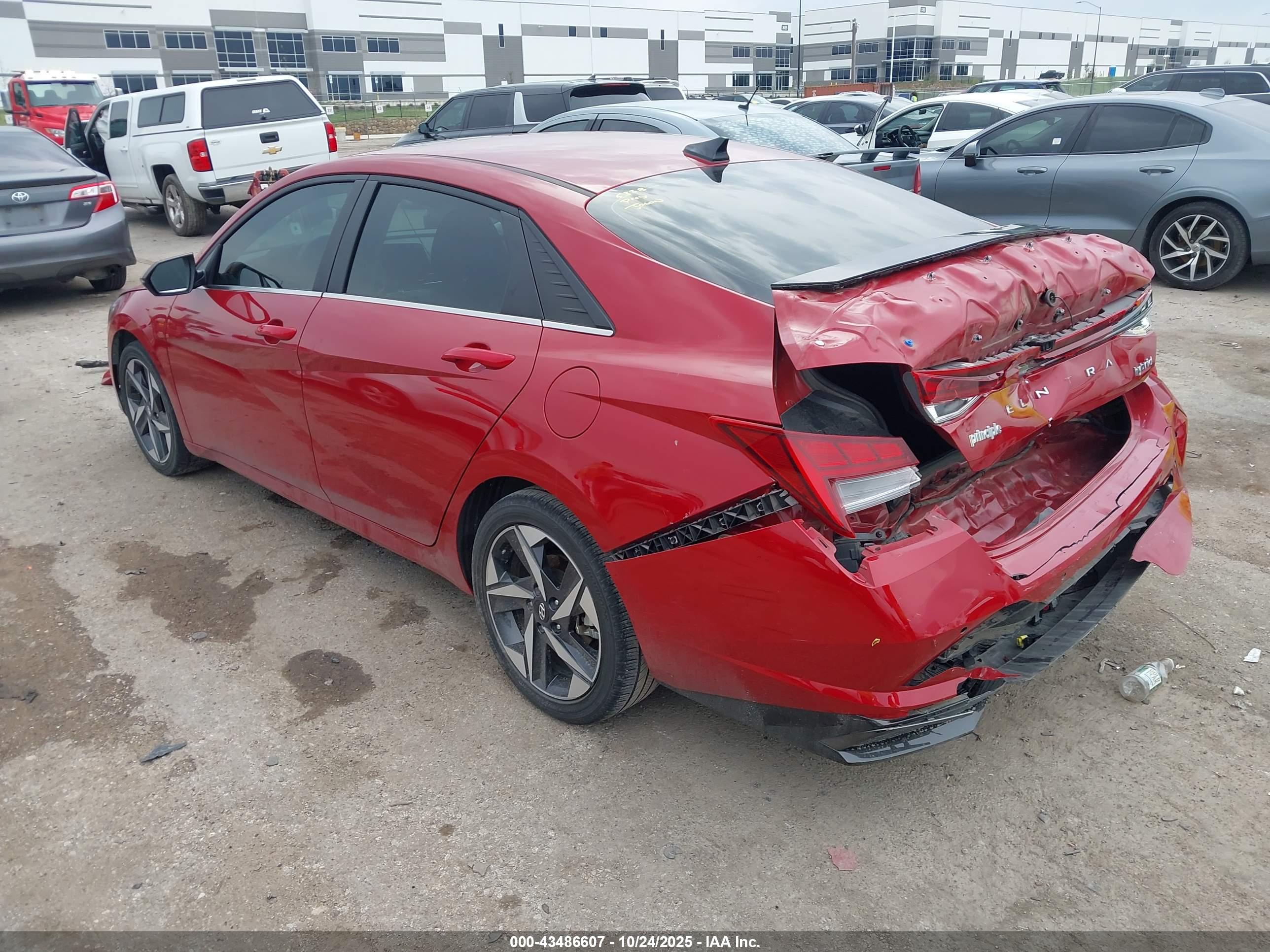 HYUNDAI ELANTRA image 3