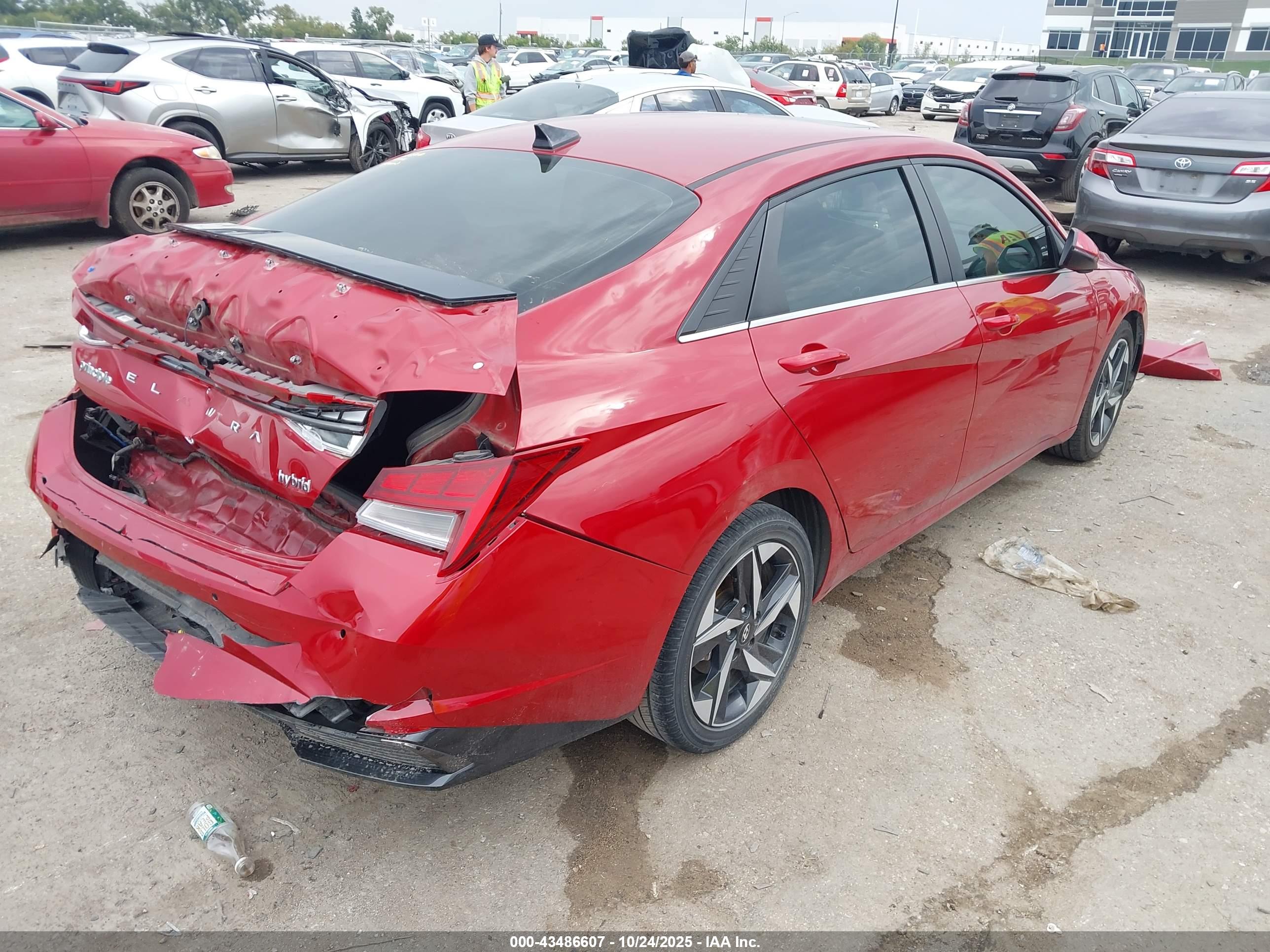 HYUNDAI ELANTRA image 4