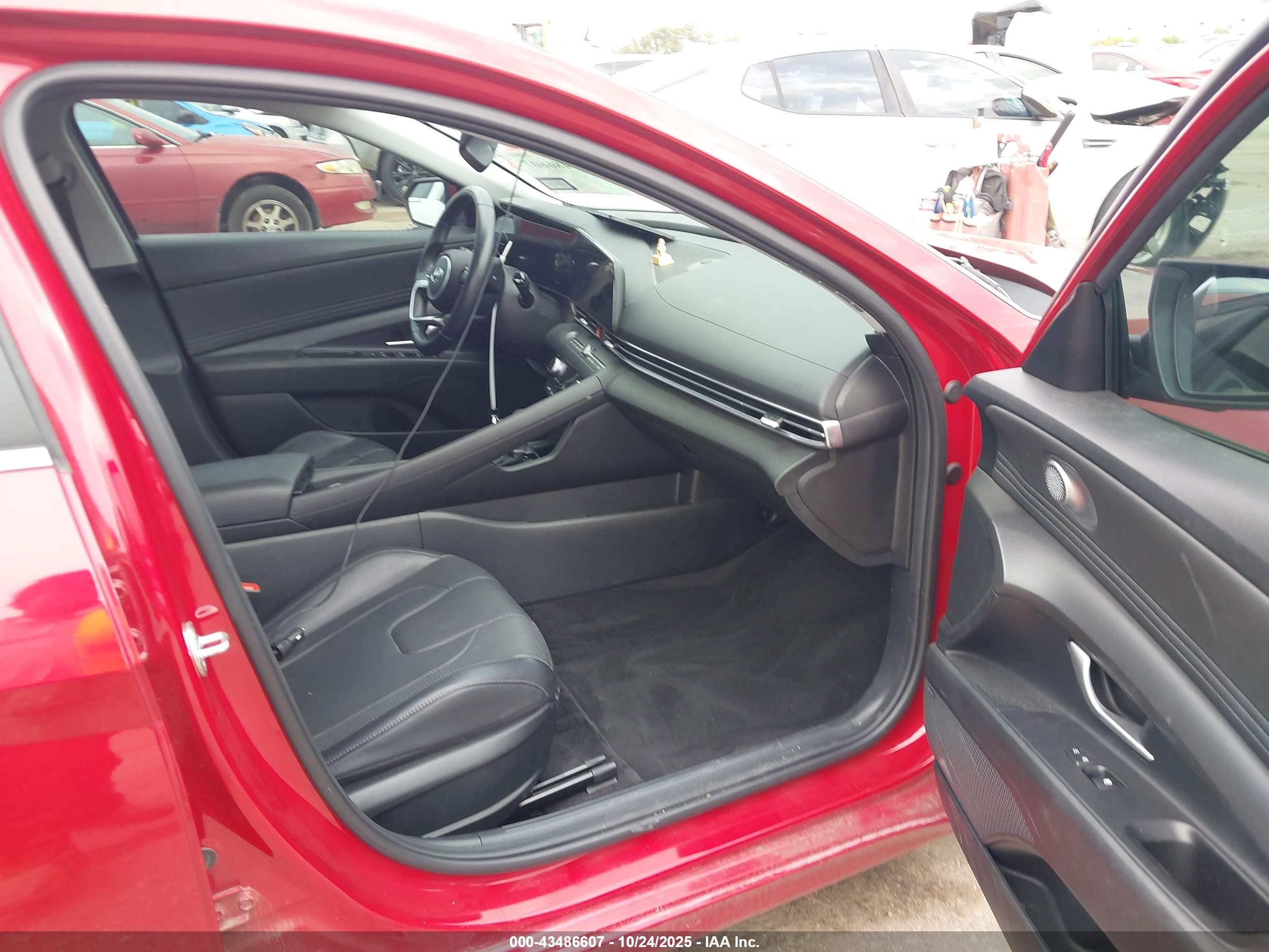 HYUNDAI ELANTRA image 5