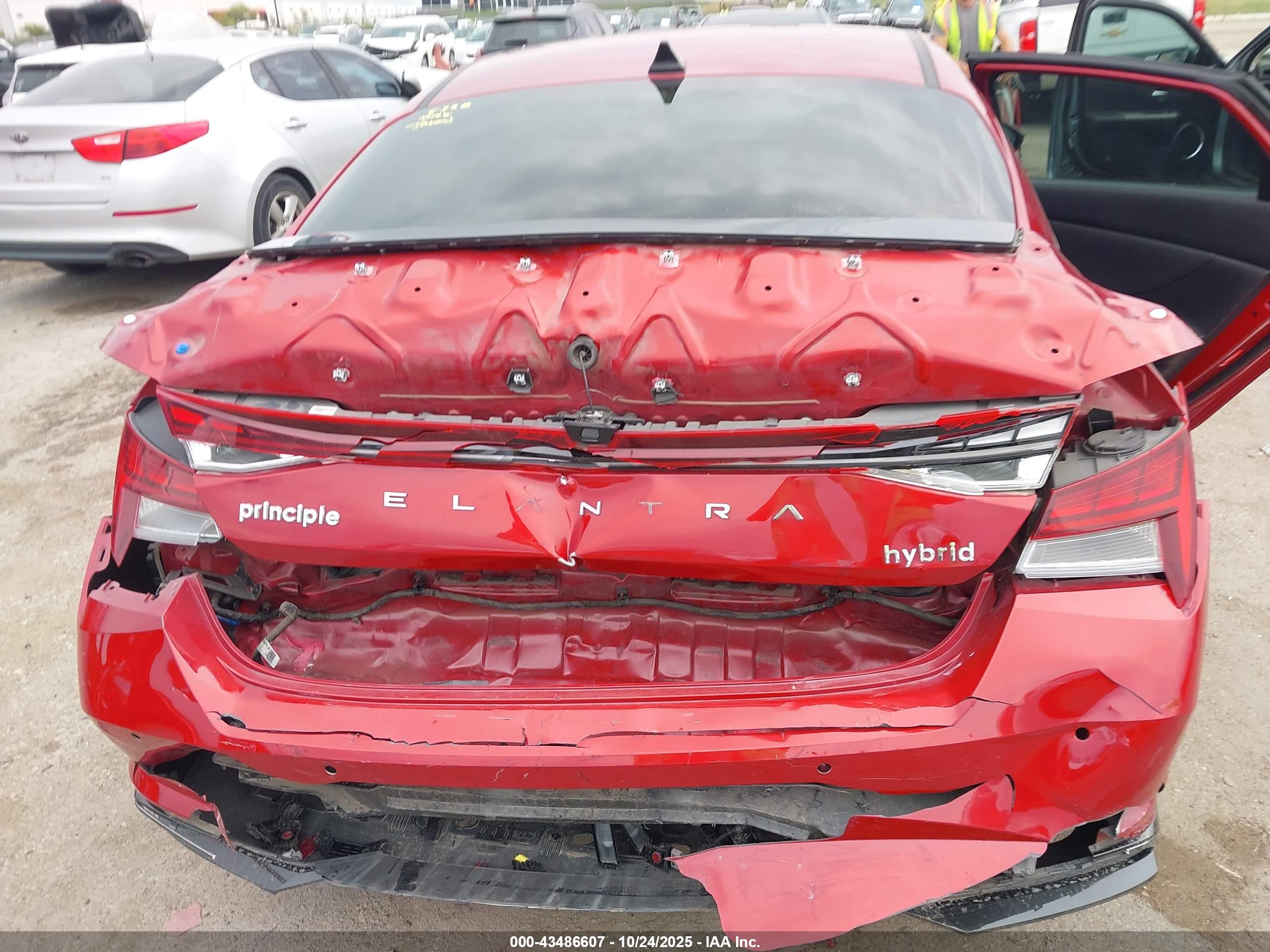 HYUNDAI ELANTRA image 6