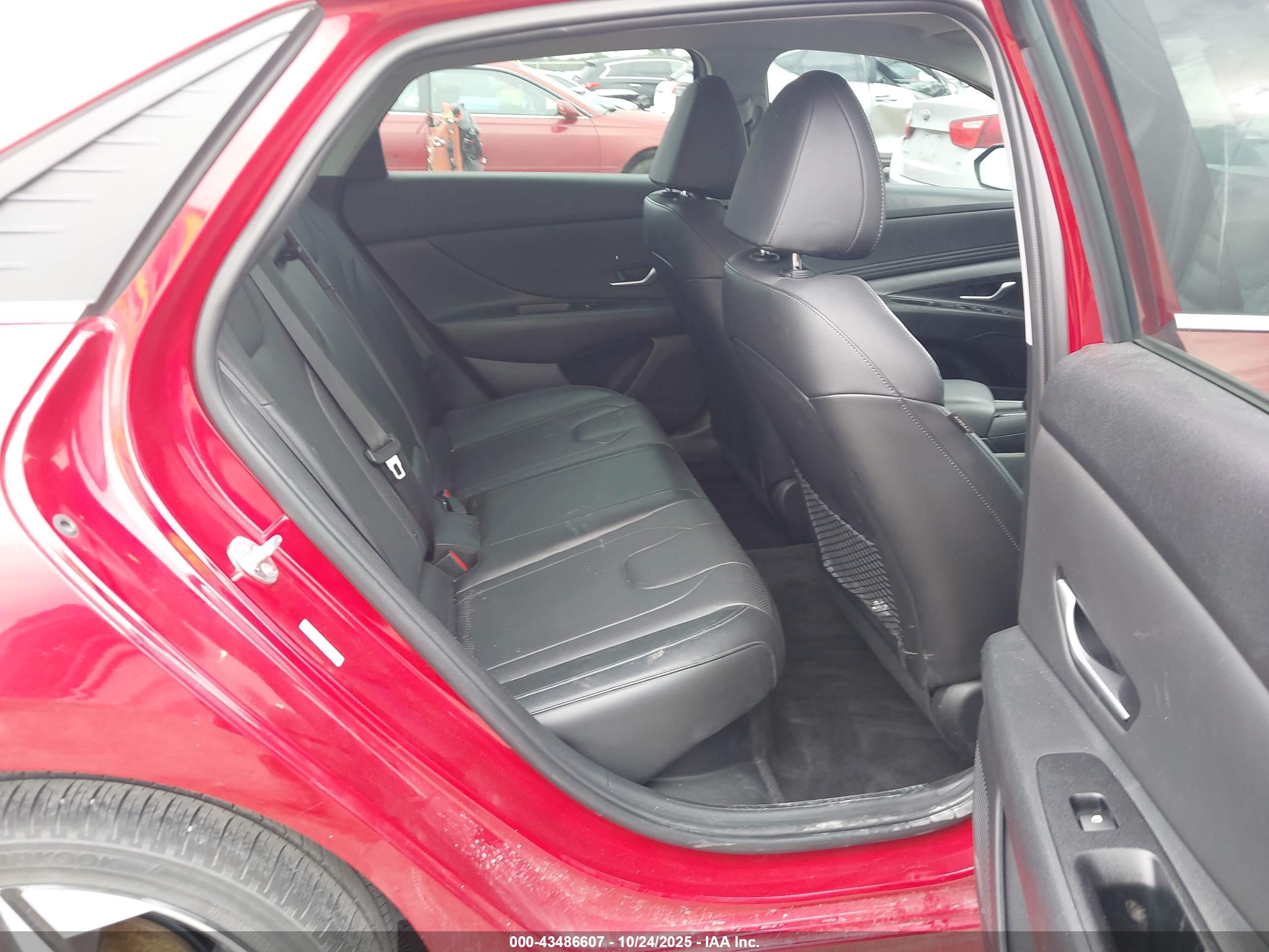 HYUNDAI ELANTRA image 8