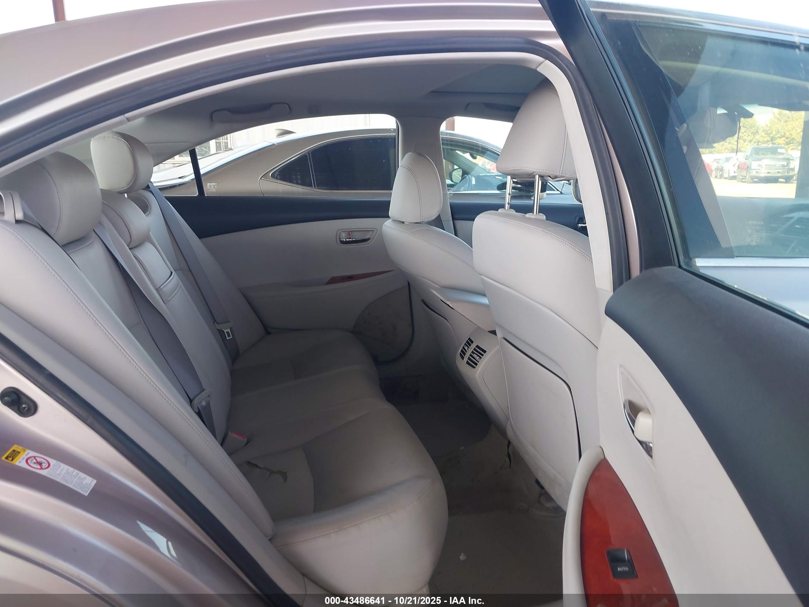 LEXUS ES image 8