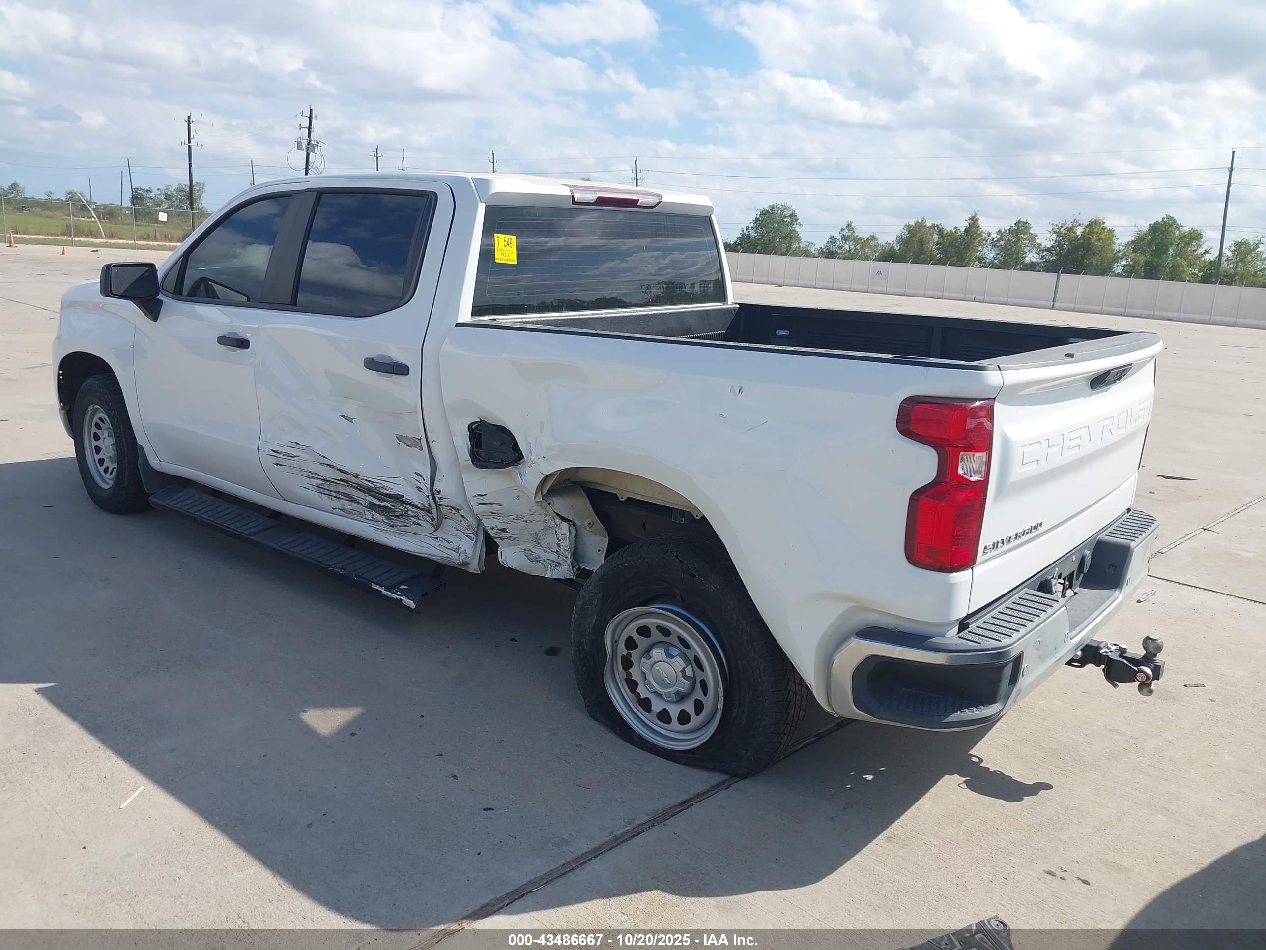CHEVROLET SILVERADO image 3