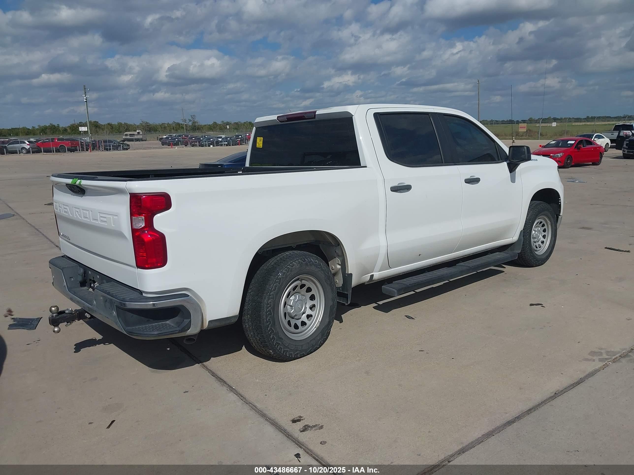 CHEVROLET SILVERADO image 4