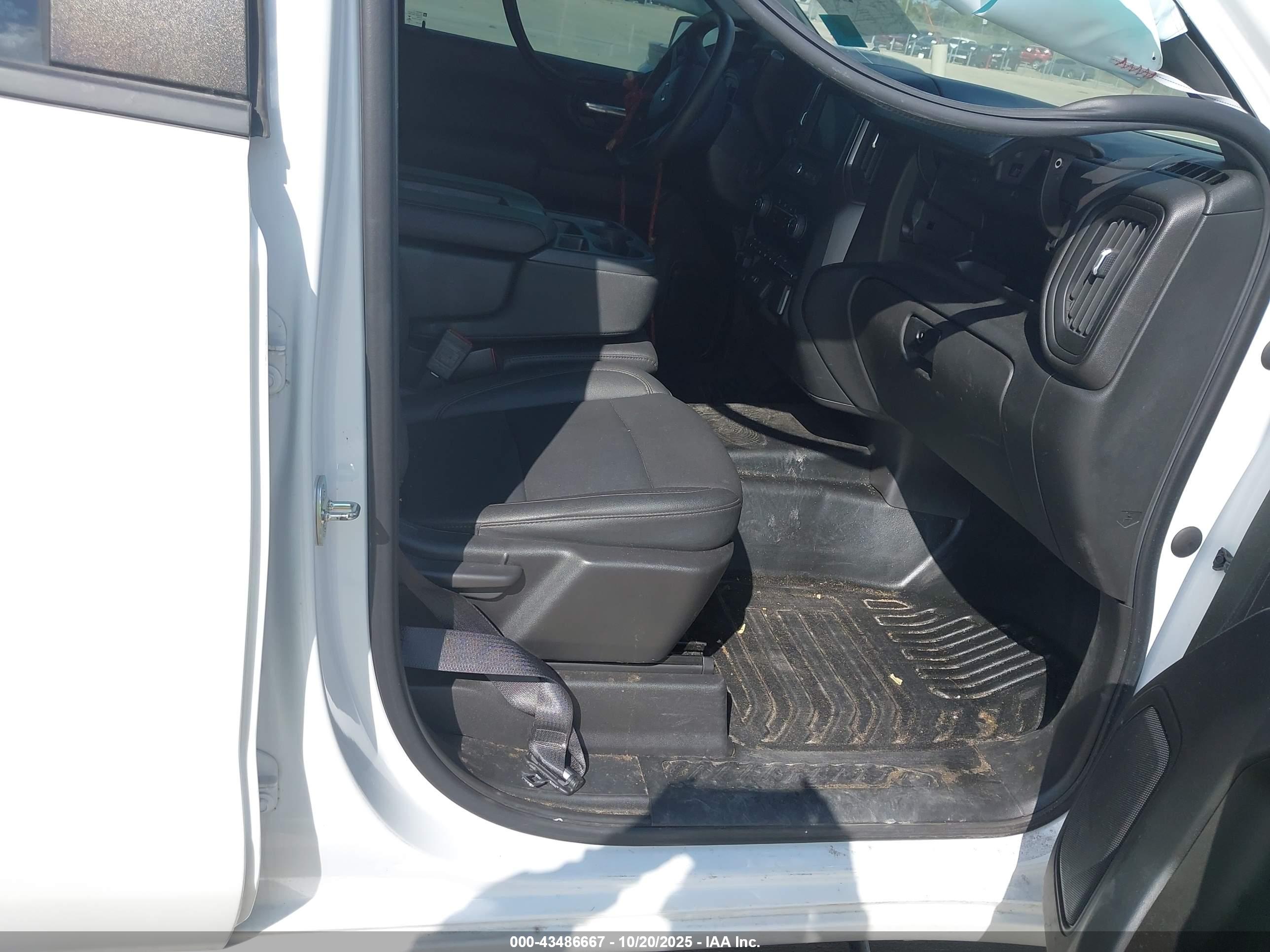 CHEVROLET SILVERADO image 5
