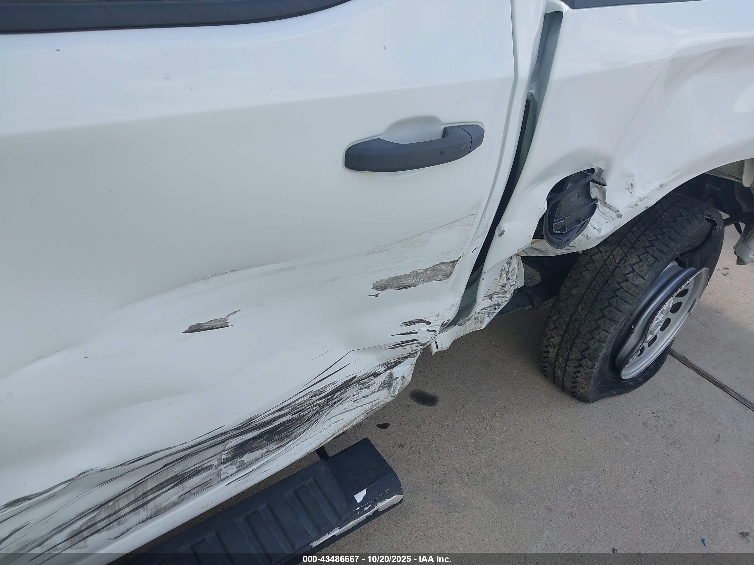 CHEVROLET SILVERADO image 6