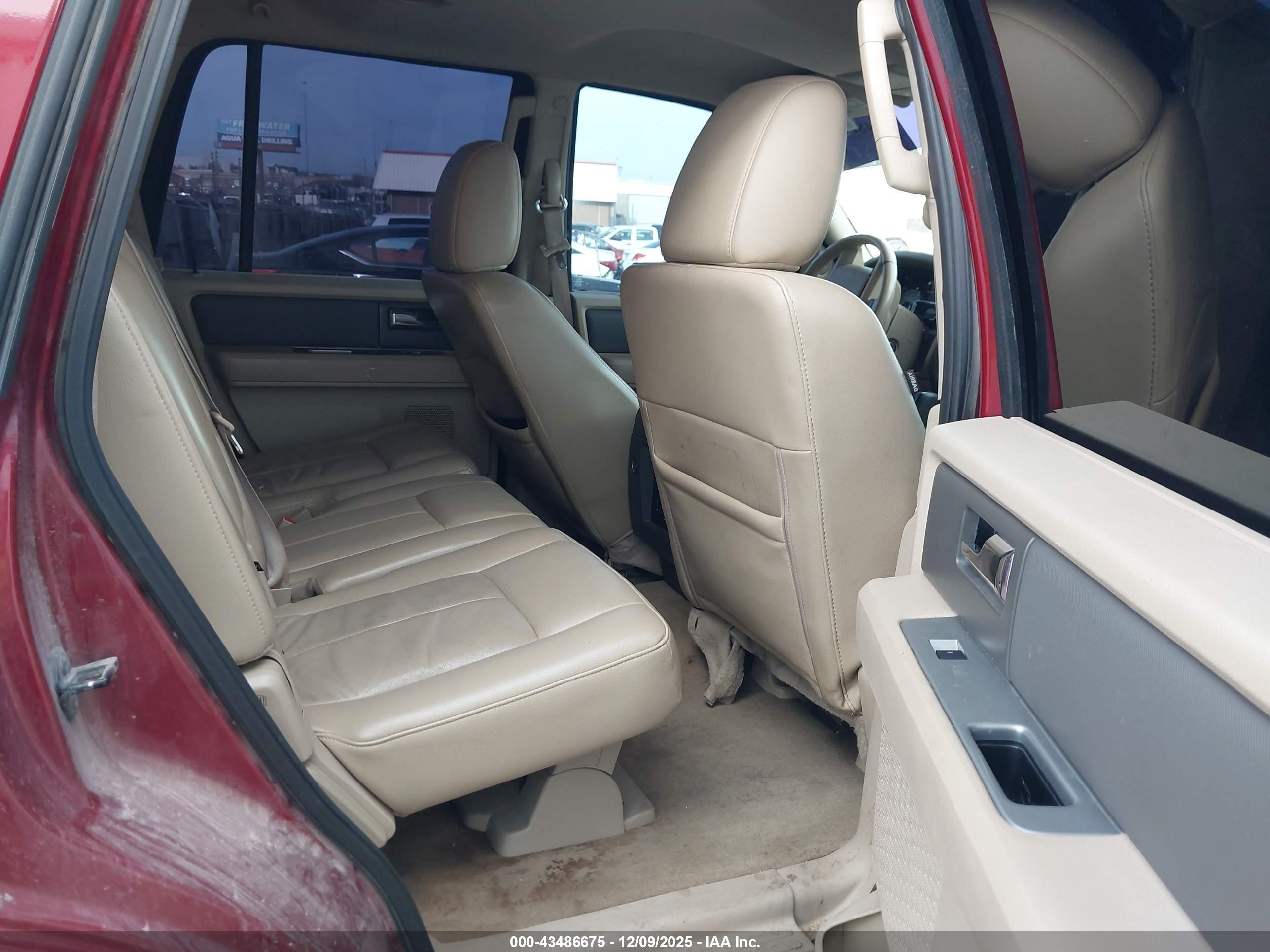 FORD EXPEDITION image 8