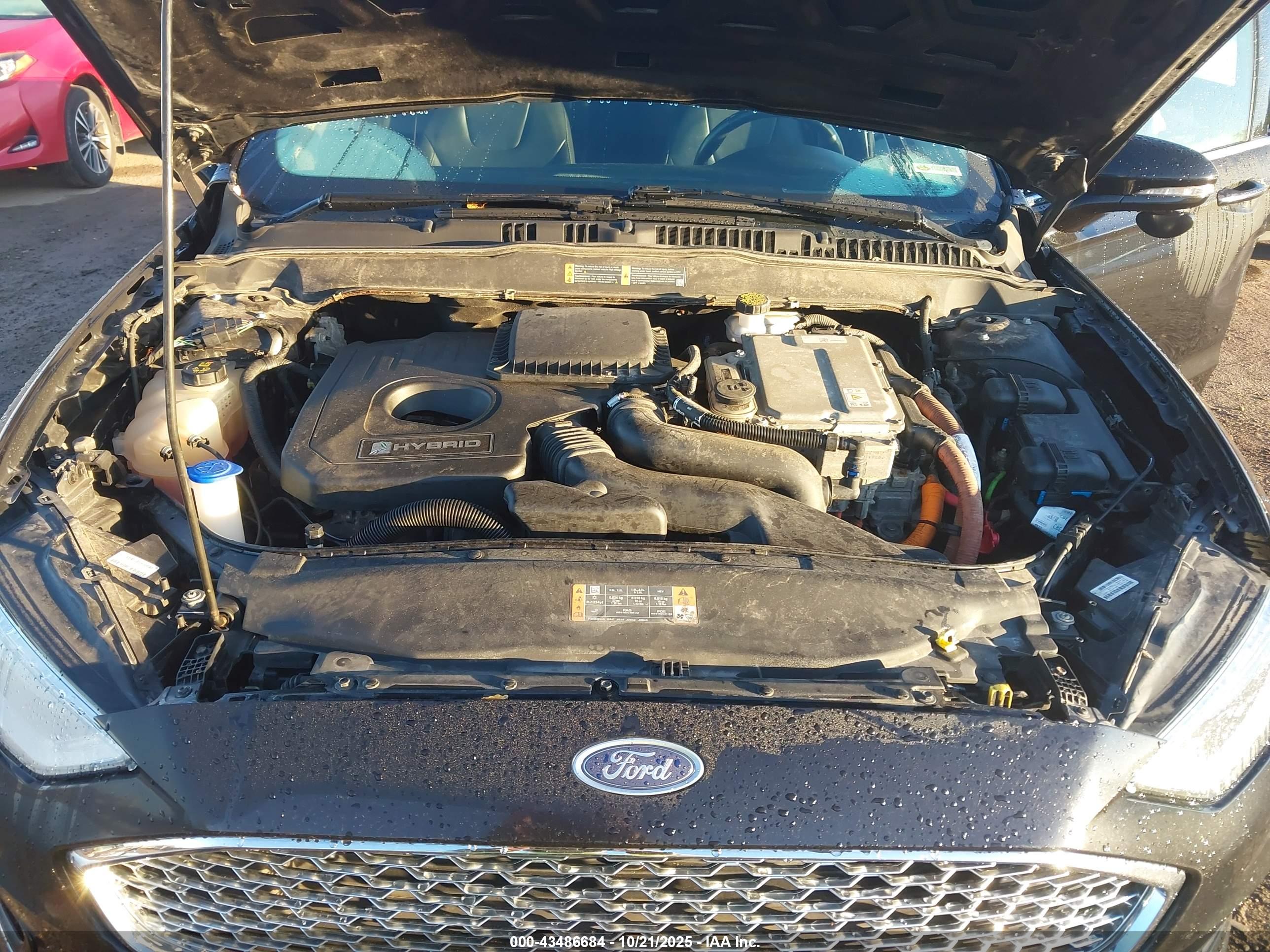 FORD FUSION image 10