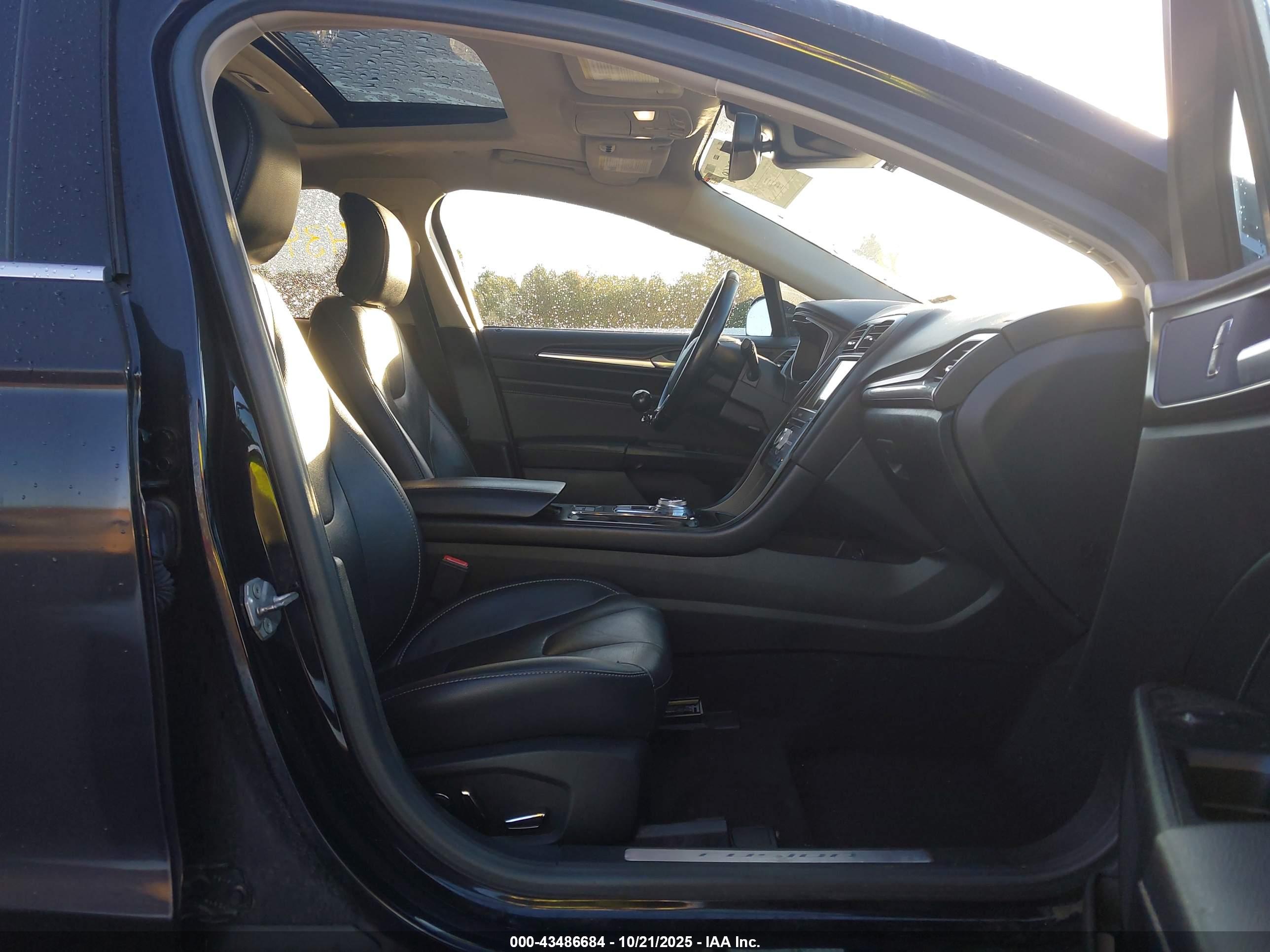 FORD FUSION image 5