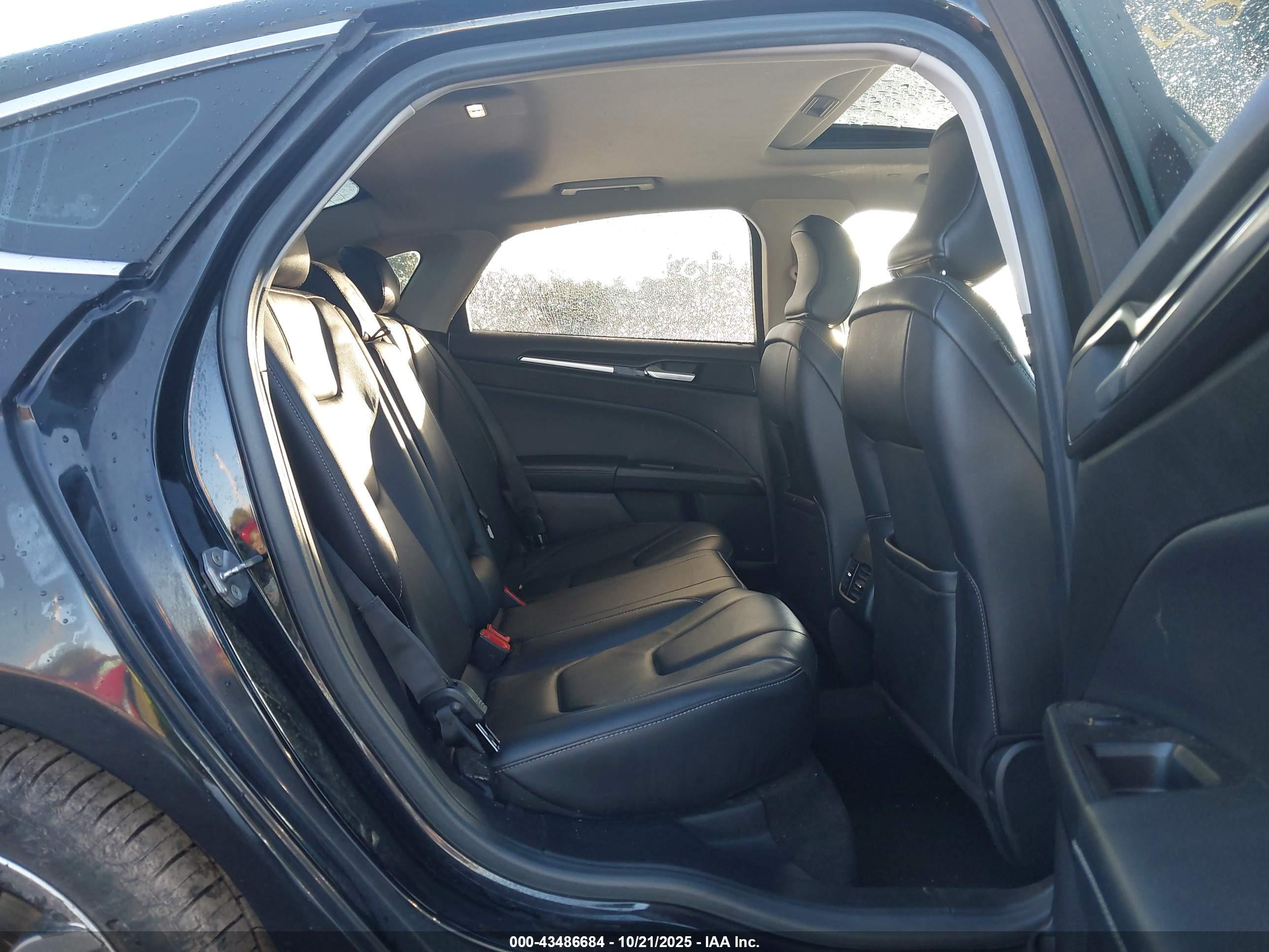 FORD FUSION image 8