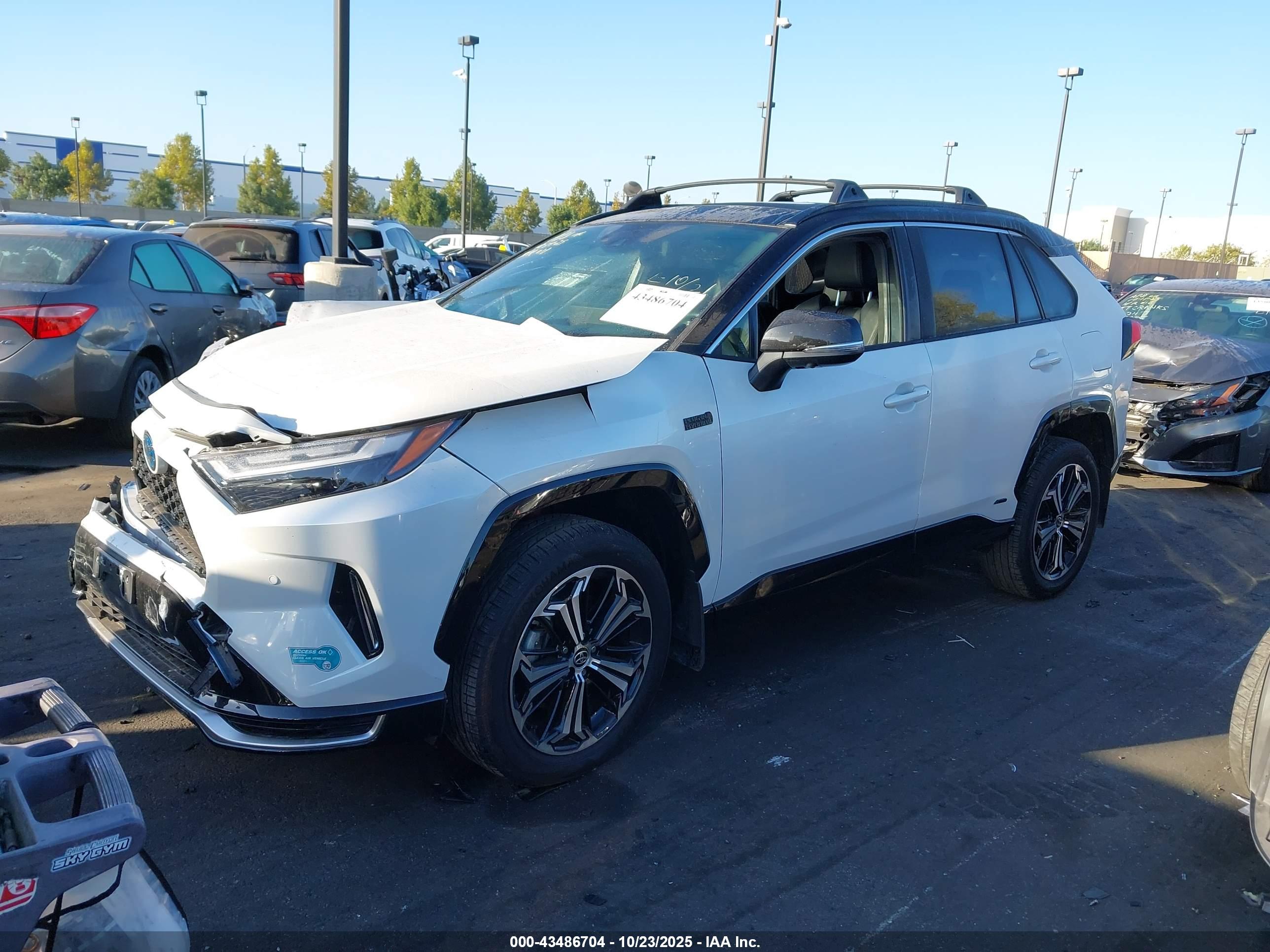 TOYOTA RAV4 image 2