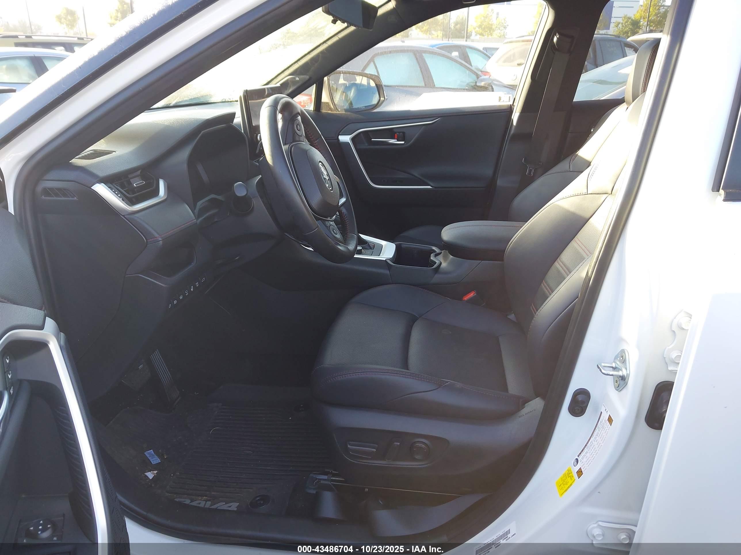 TOYOTA RAV4 image 5