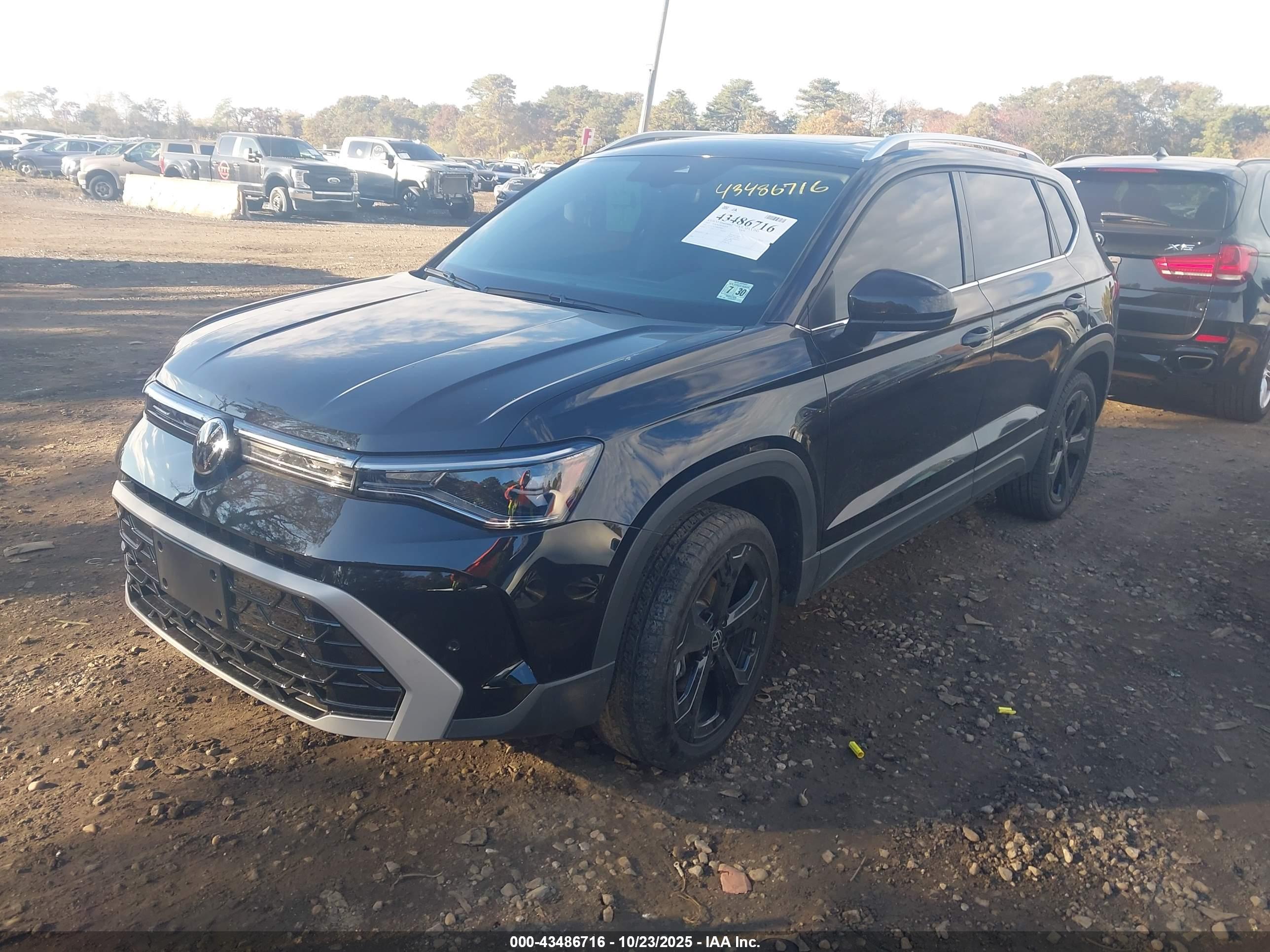 VOLKSWAGEN TAOS image 2