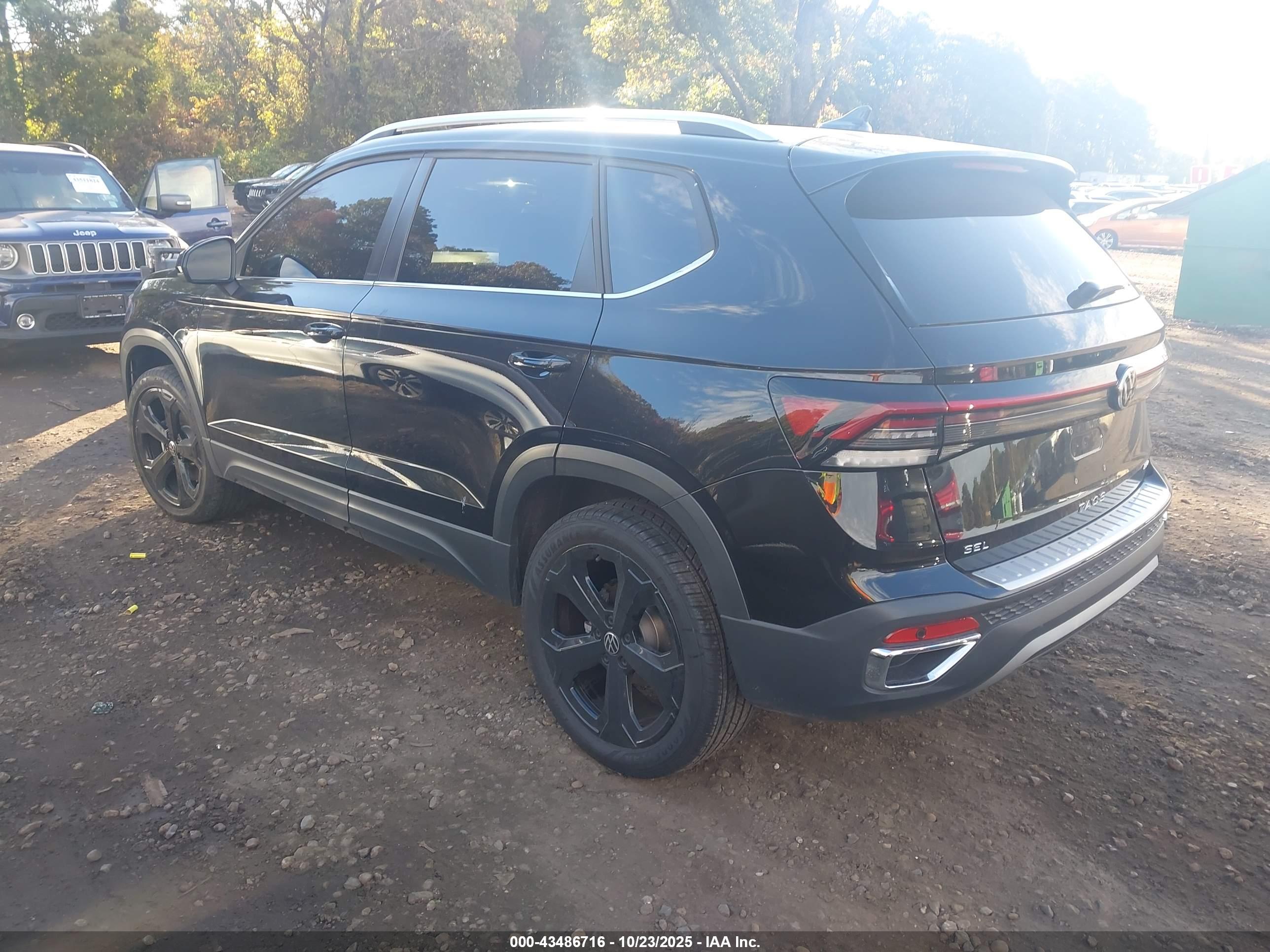 VOLKSWAGEN TAOS image 3
