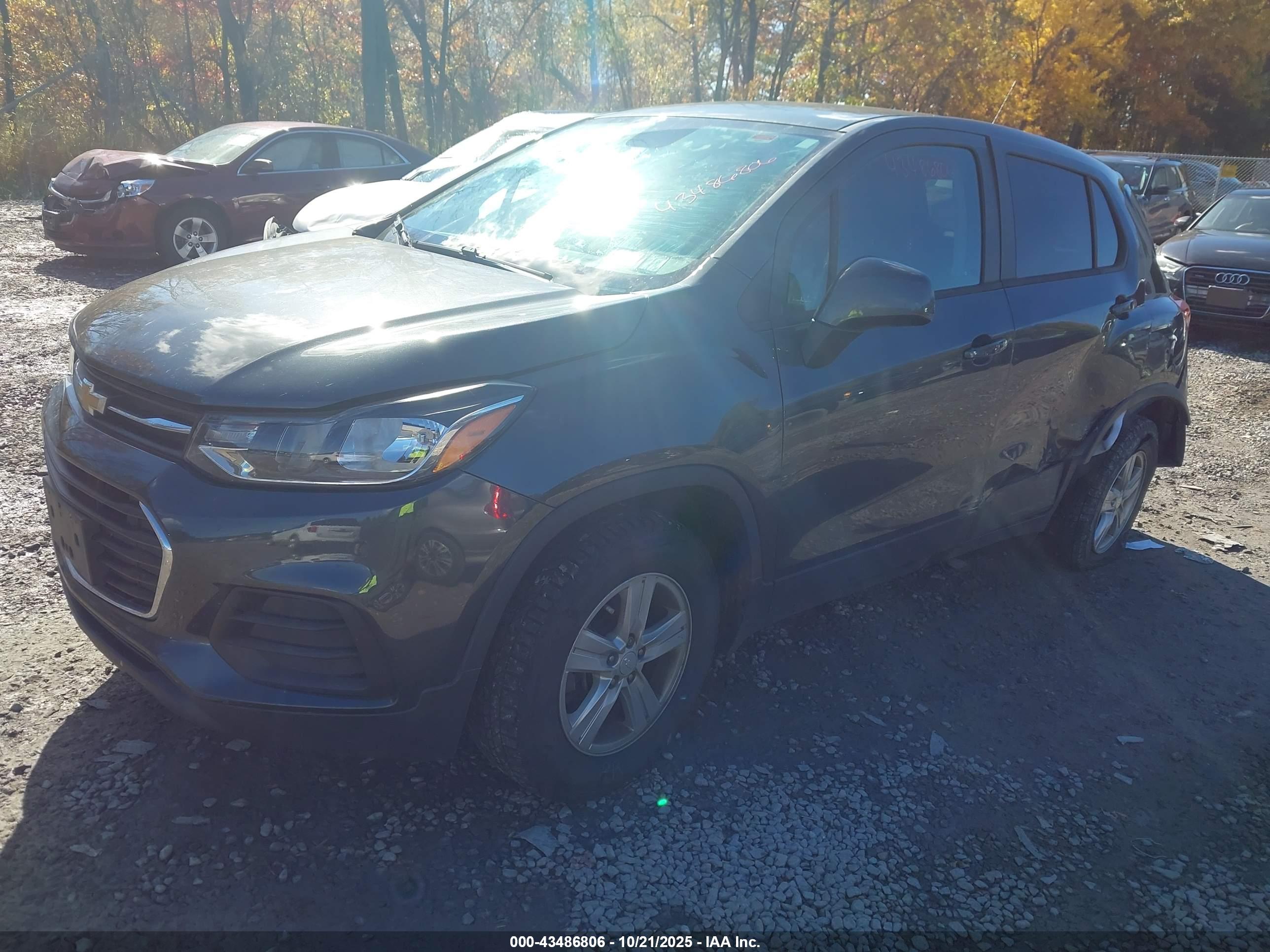 CHEVROLET TRAX image 2