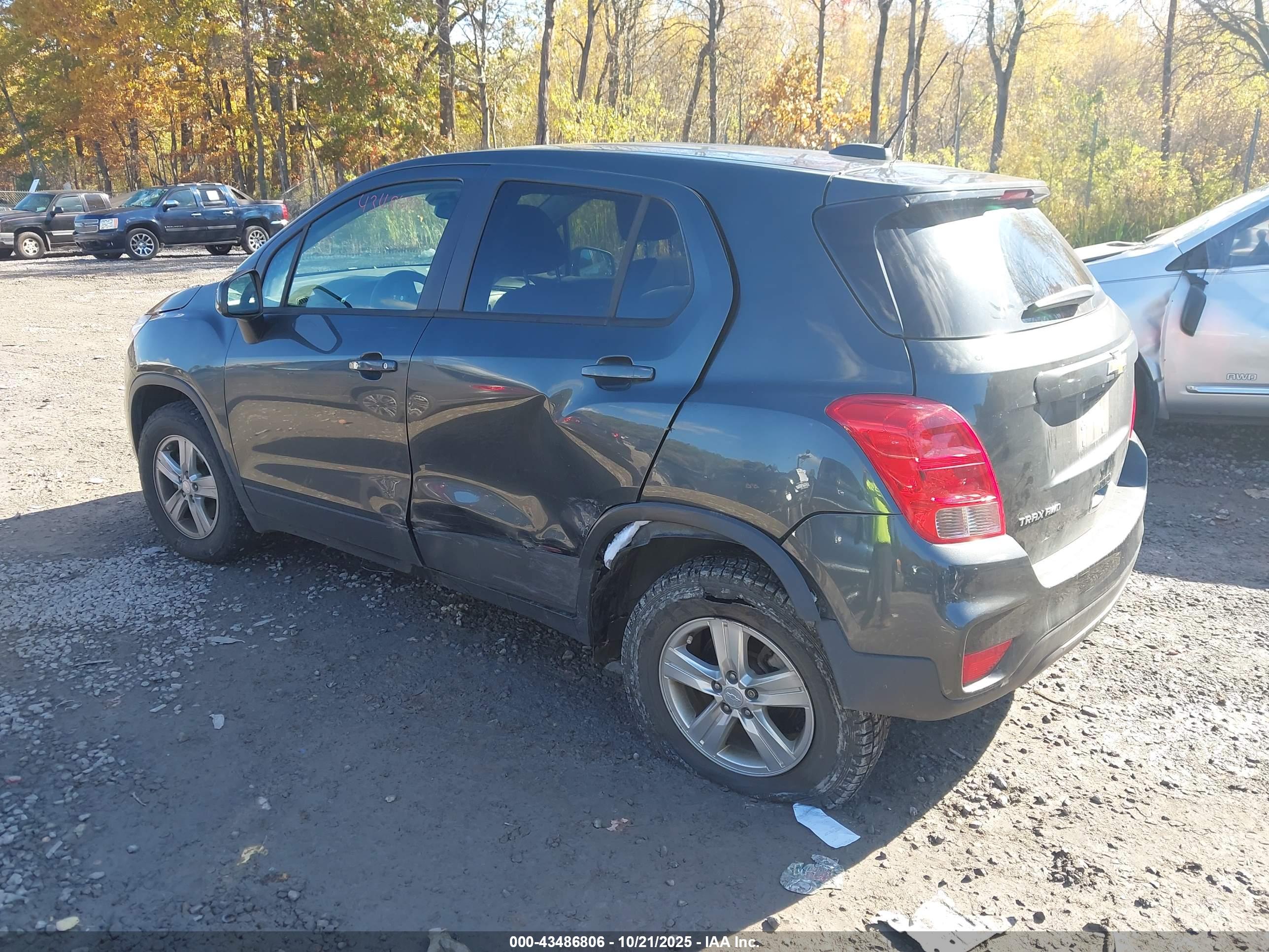 CHEVROLET TRAX image 3