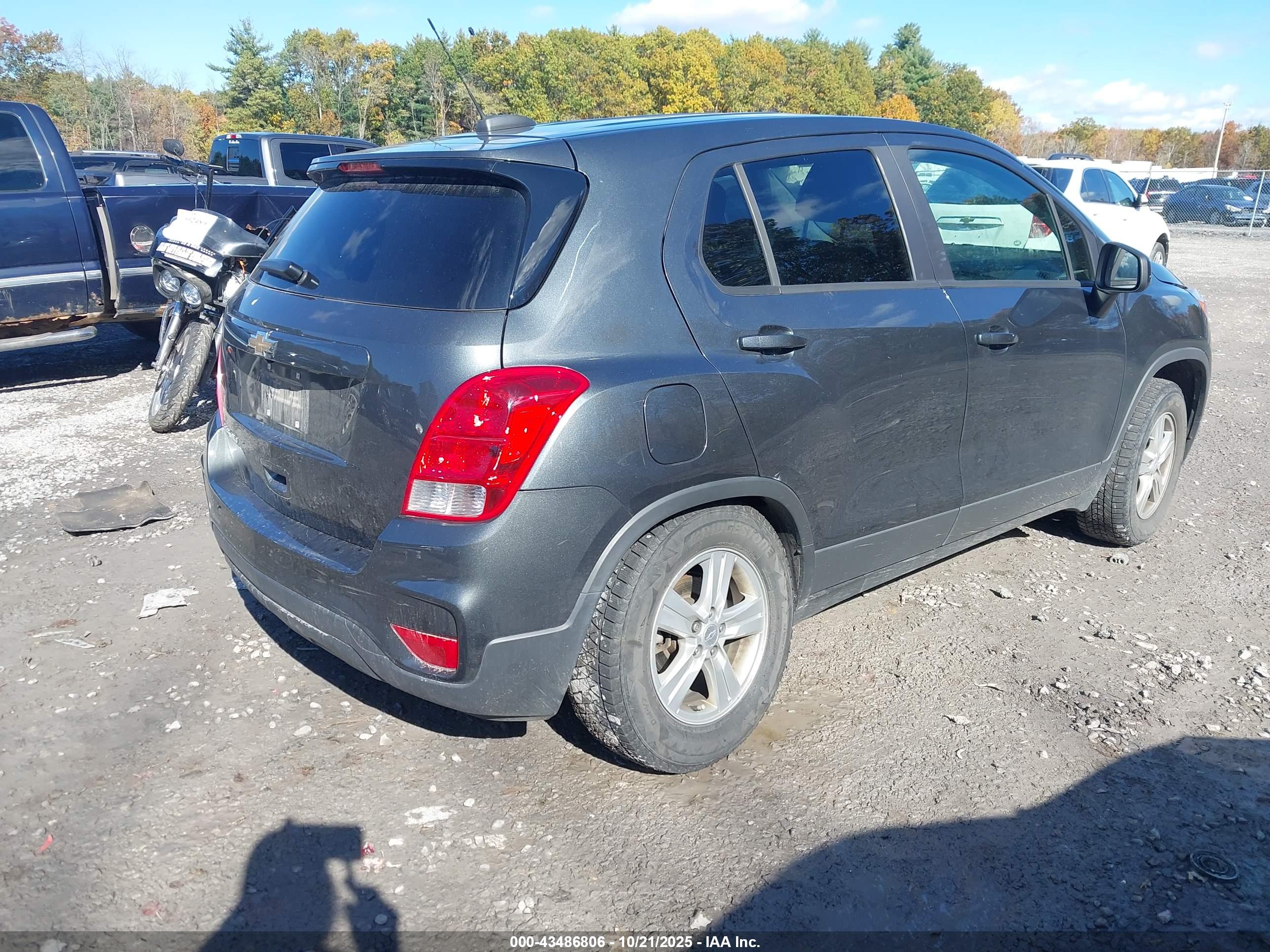 CHEVROLET TRAX image 4