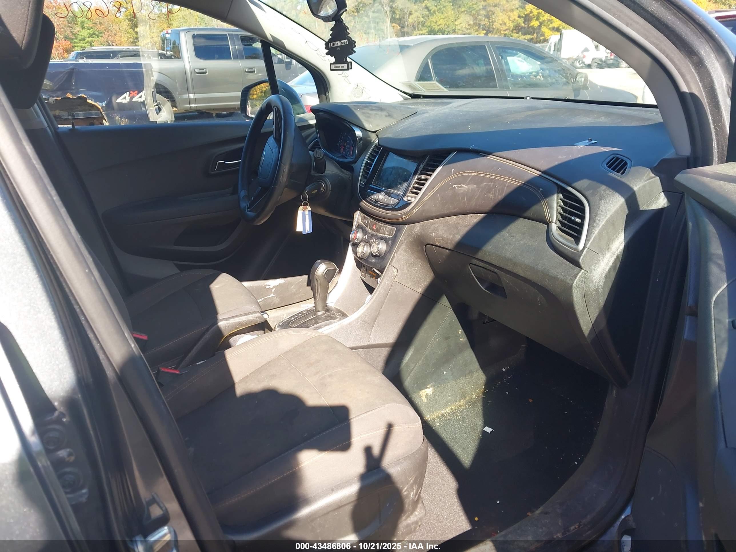 CHEVROLET TRAX image 5